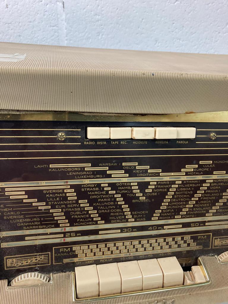 Vintage radio Philips, not working