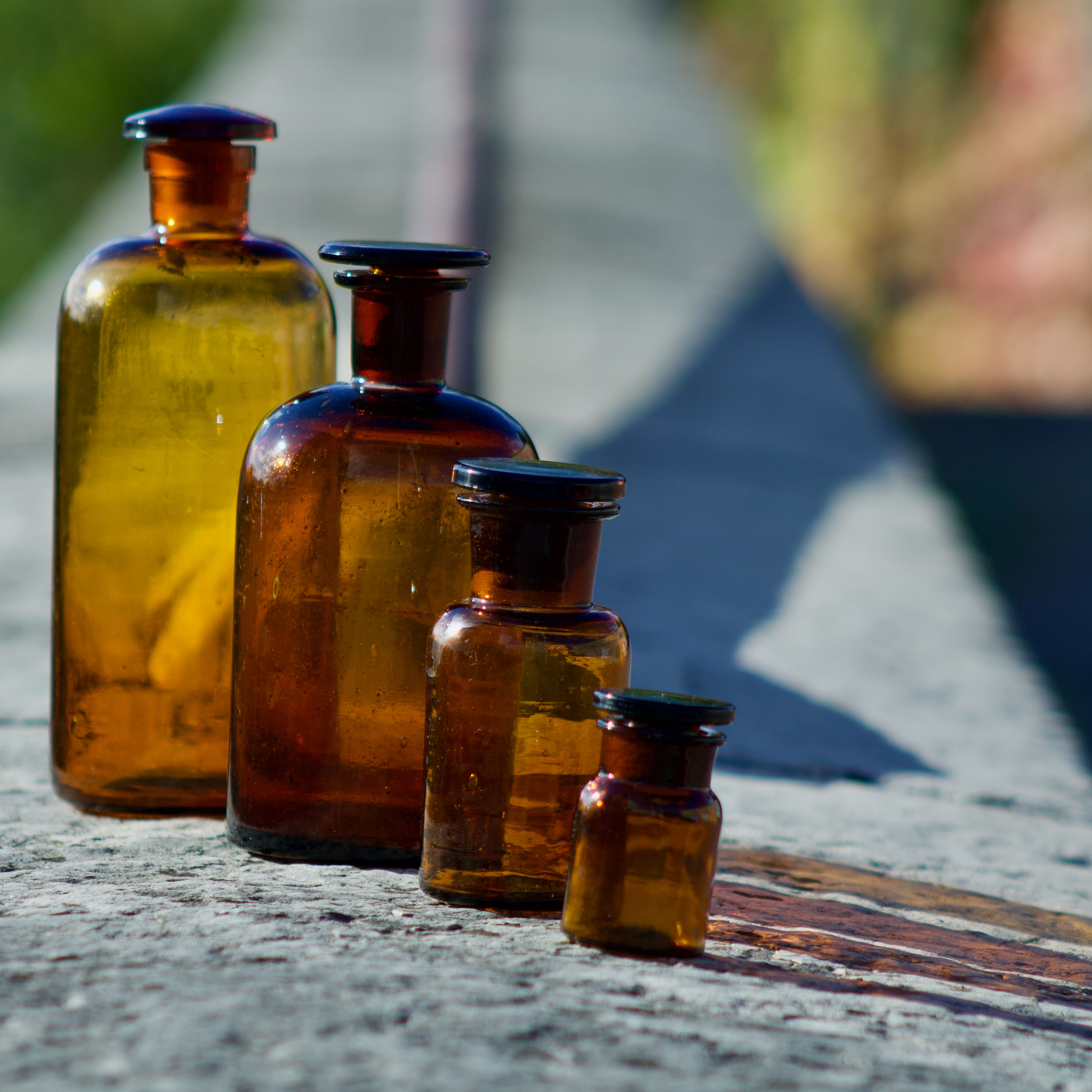 4 old apothecary bottles / amber glass pharmacy in perfect condition dated before 1960