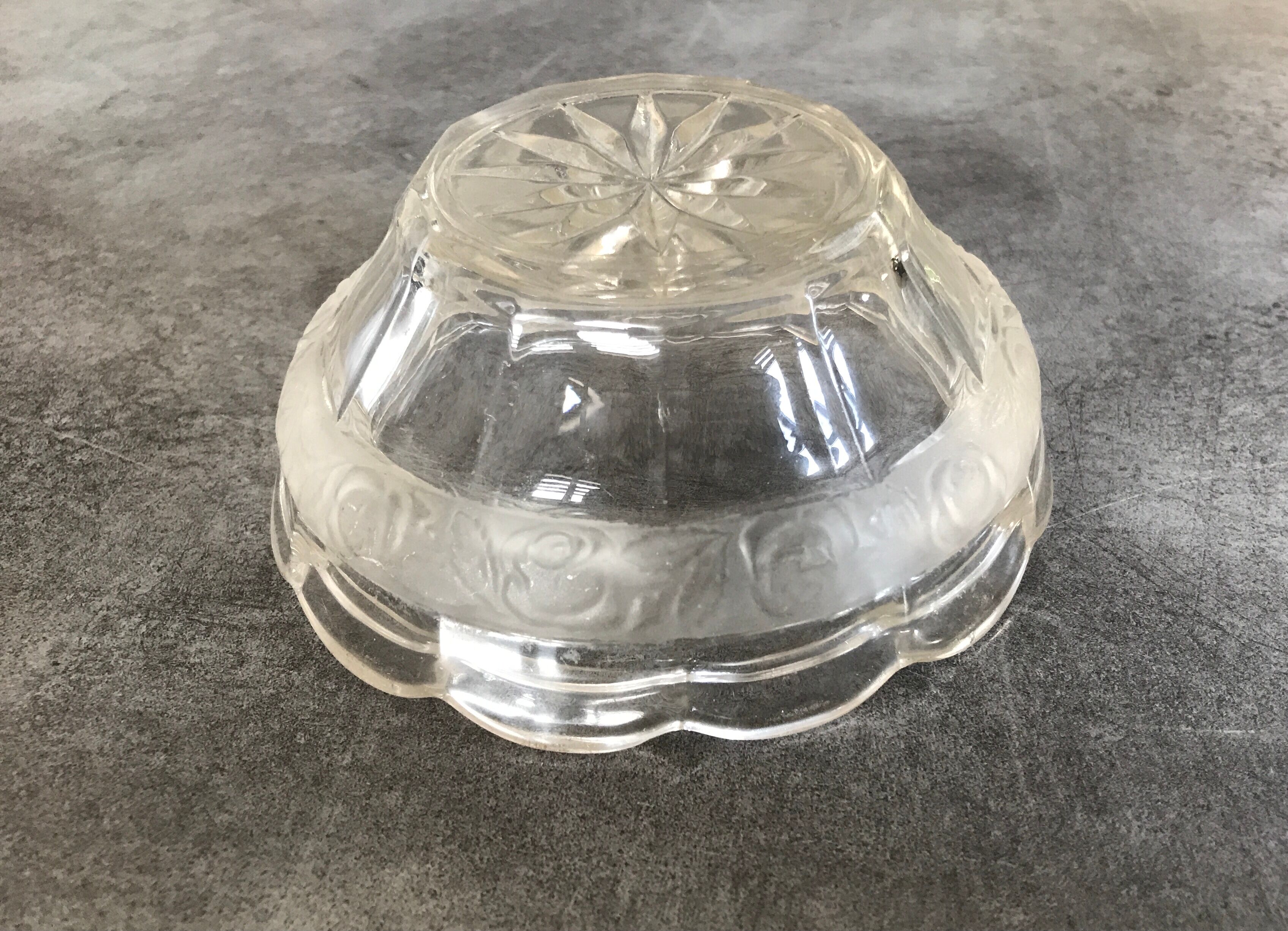 Cup in glass with decoration of frieze floral frosted art deco