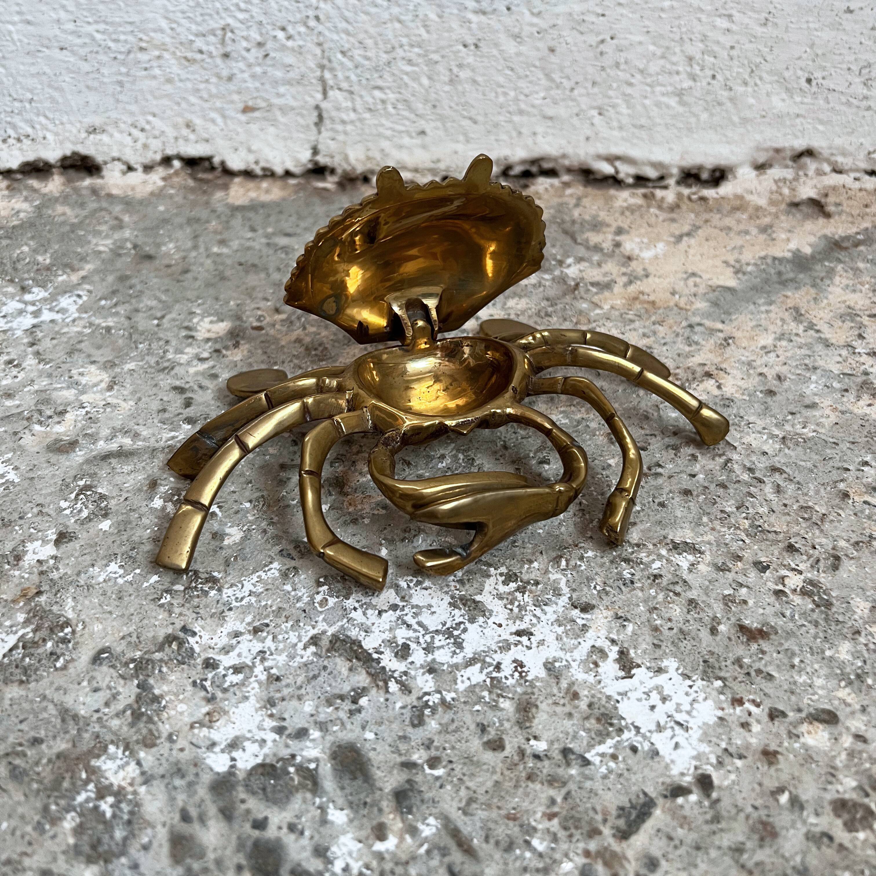 Vintage brass ashtray crab