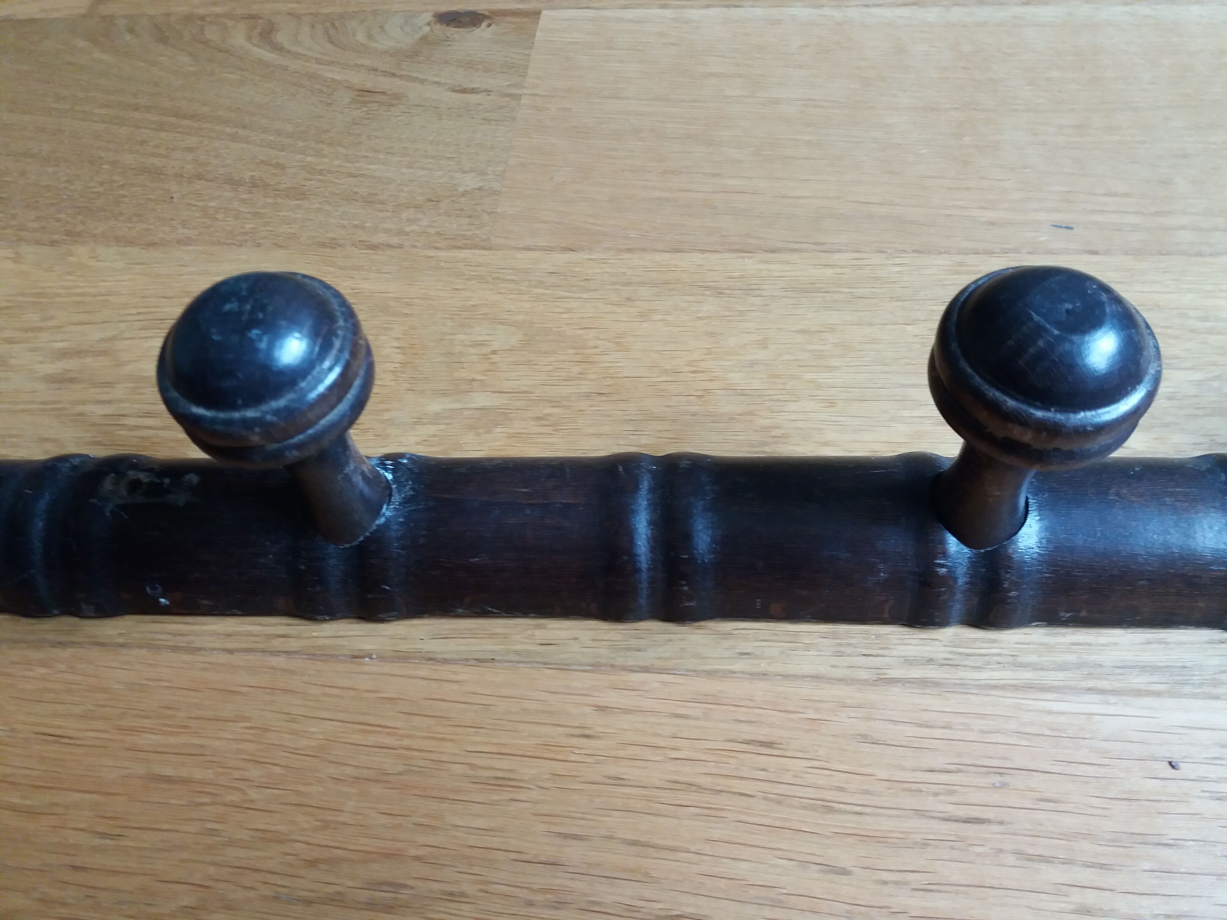 Wall-mounted coat rack 4 hooks