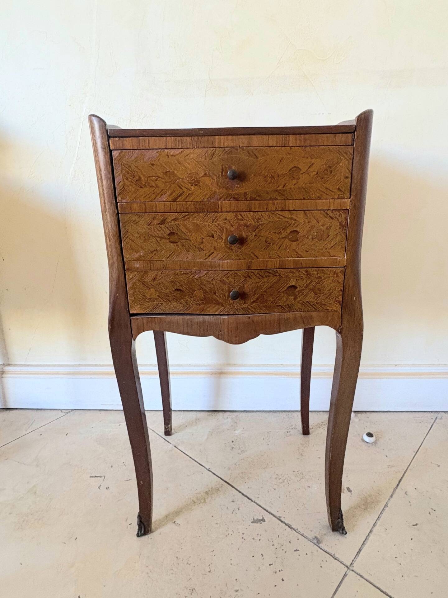 Set of 2 Louis XV style bedside tables.