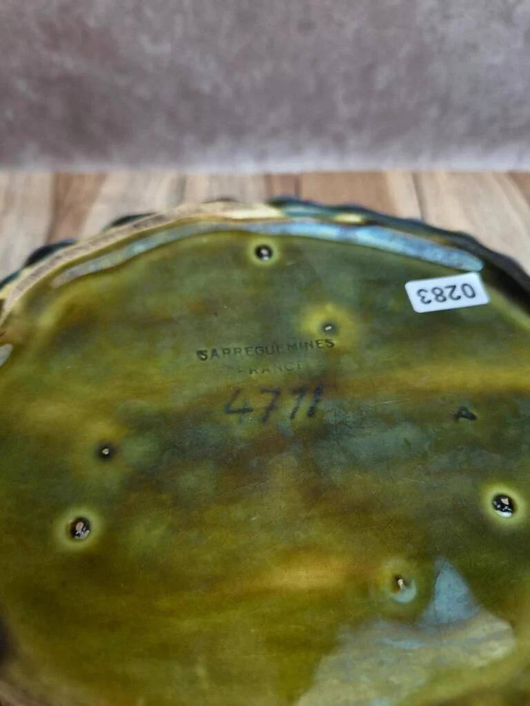 Small basket dish in Sarreguemines slipware Glycine 4771 vintage