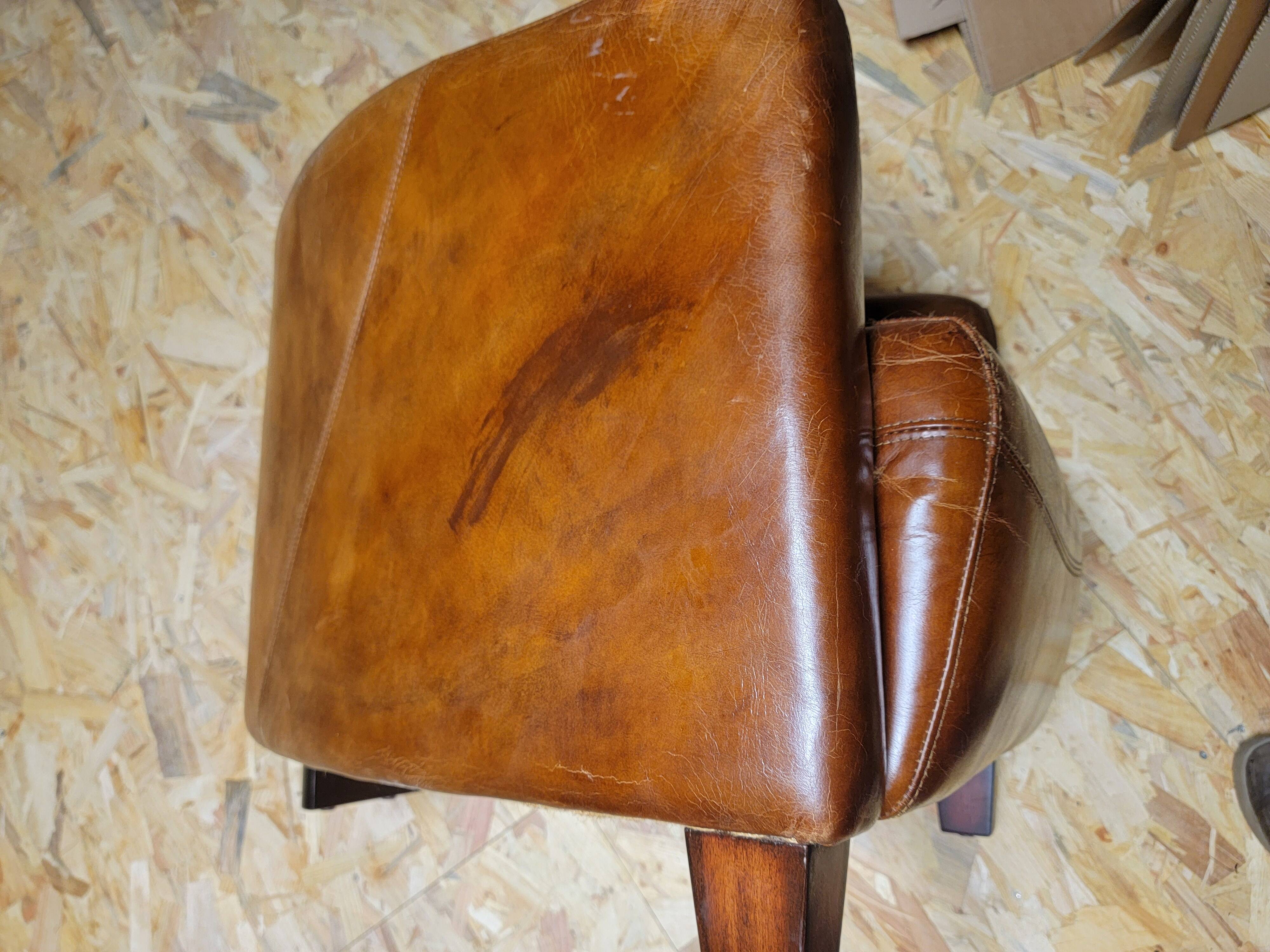 Set of 2 Club Chairs