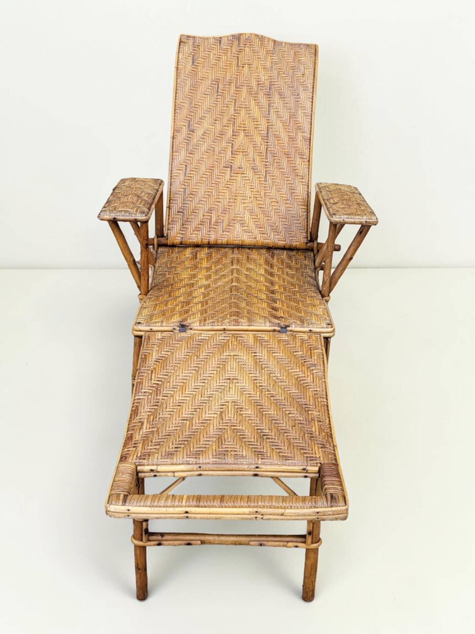 Chaise longue / fauteuil de repos en rotin