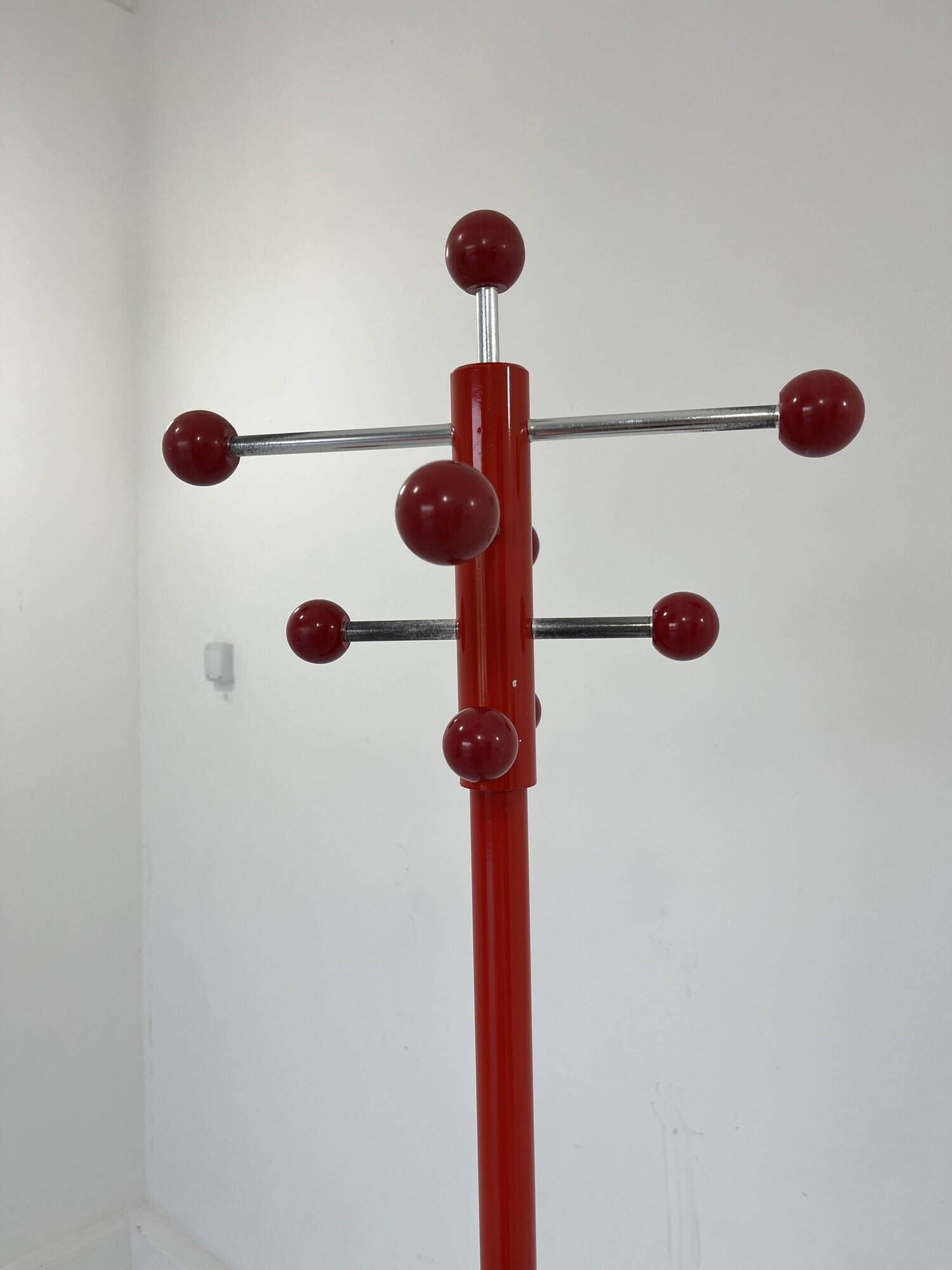 Porte-manteau rouge vintage des années 80
