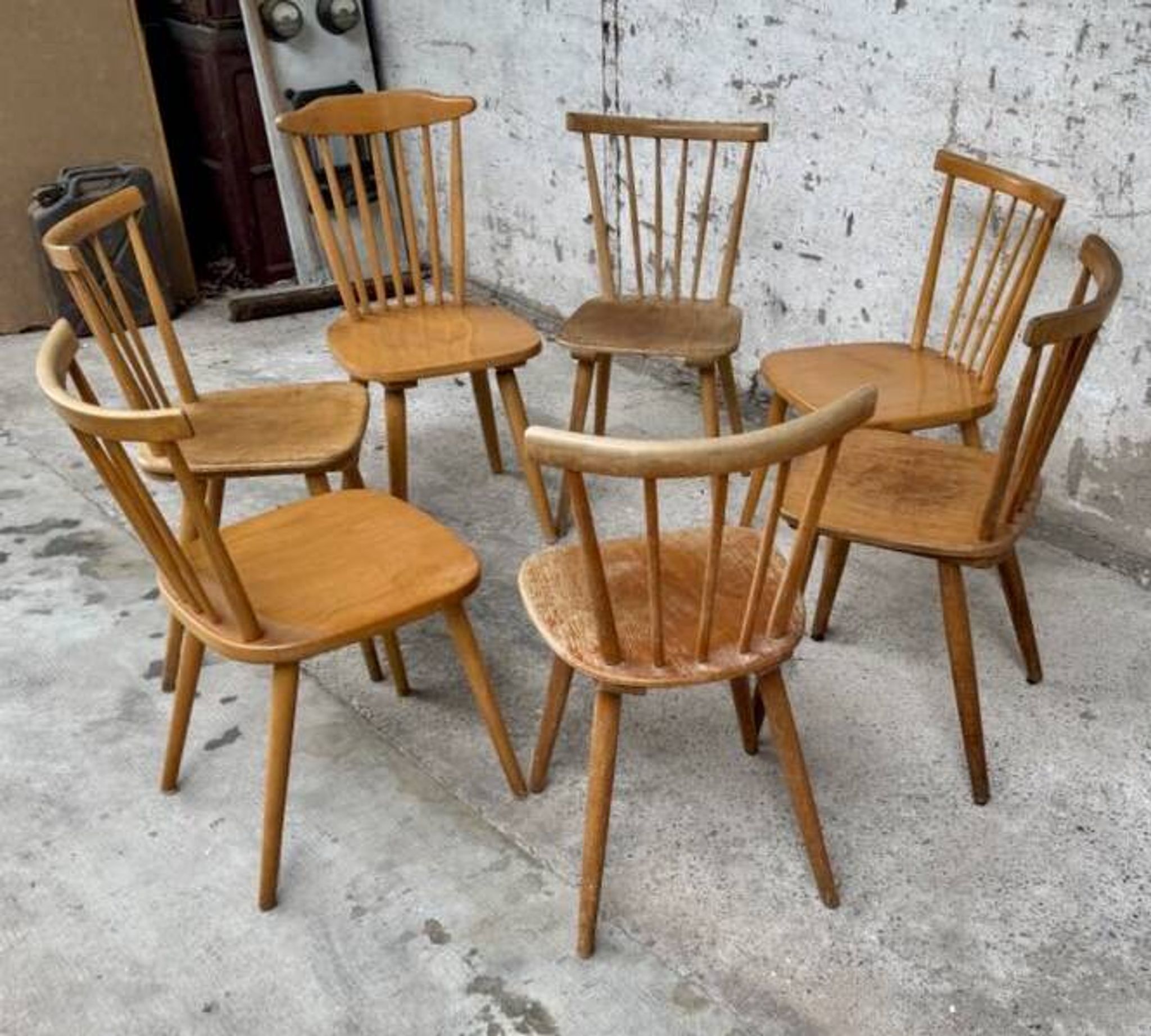 Série Lot de 7 anciennes chaises bistrot