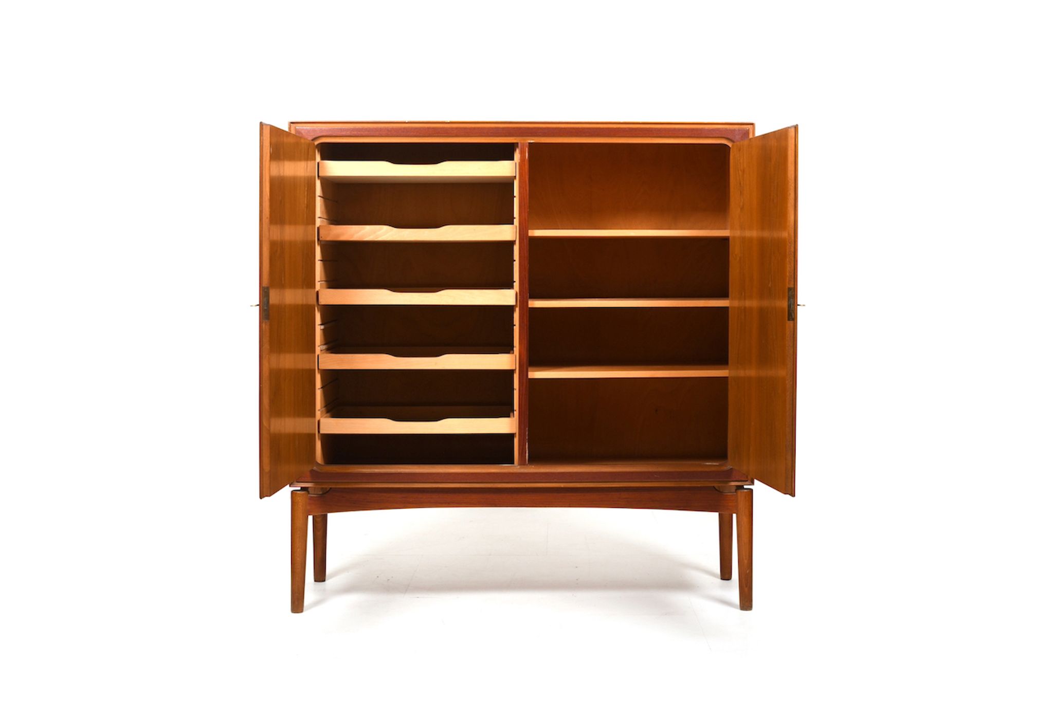 Armoire en teck danois et en bois de bouleau du milieu du siècle