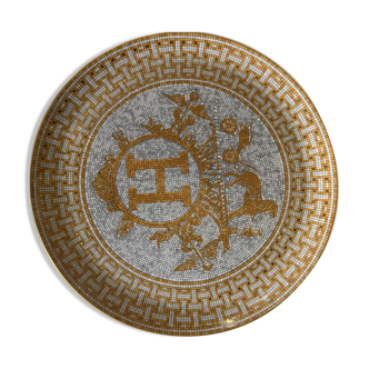 Mosaic tart dish in 24-carat gold by Hermès
