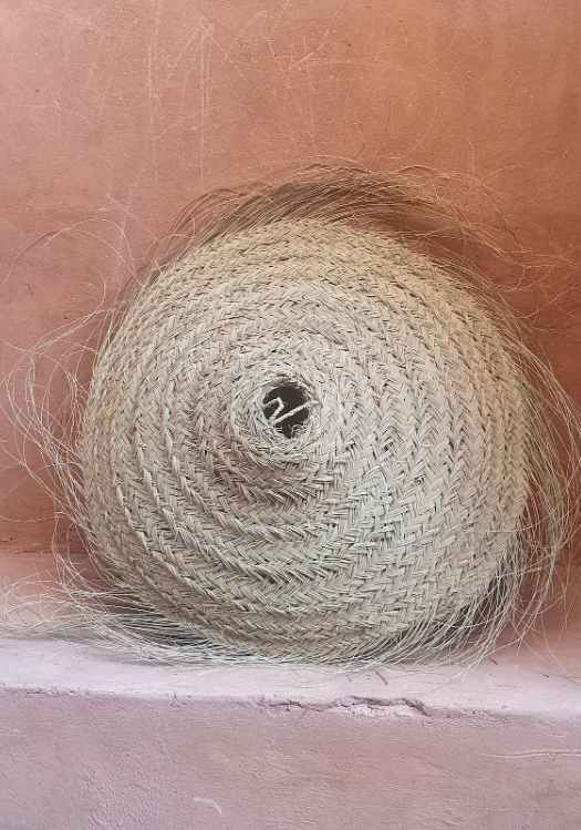 Parasol pendant lamp in braided natural fiber doum straw