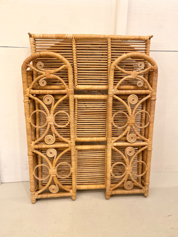 Peacock rattan folding shelf