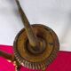 Paire de pique-cierges, bougeoirs XIXème en bronze et laiton