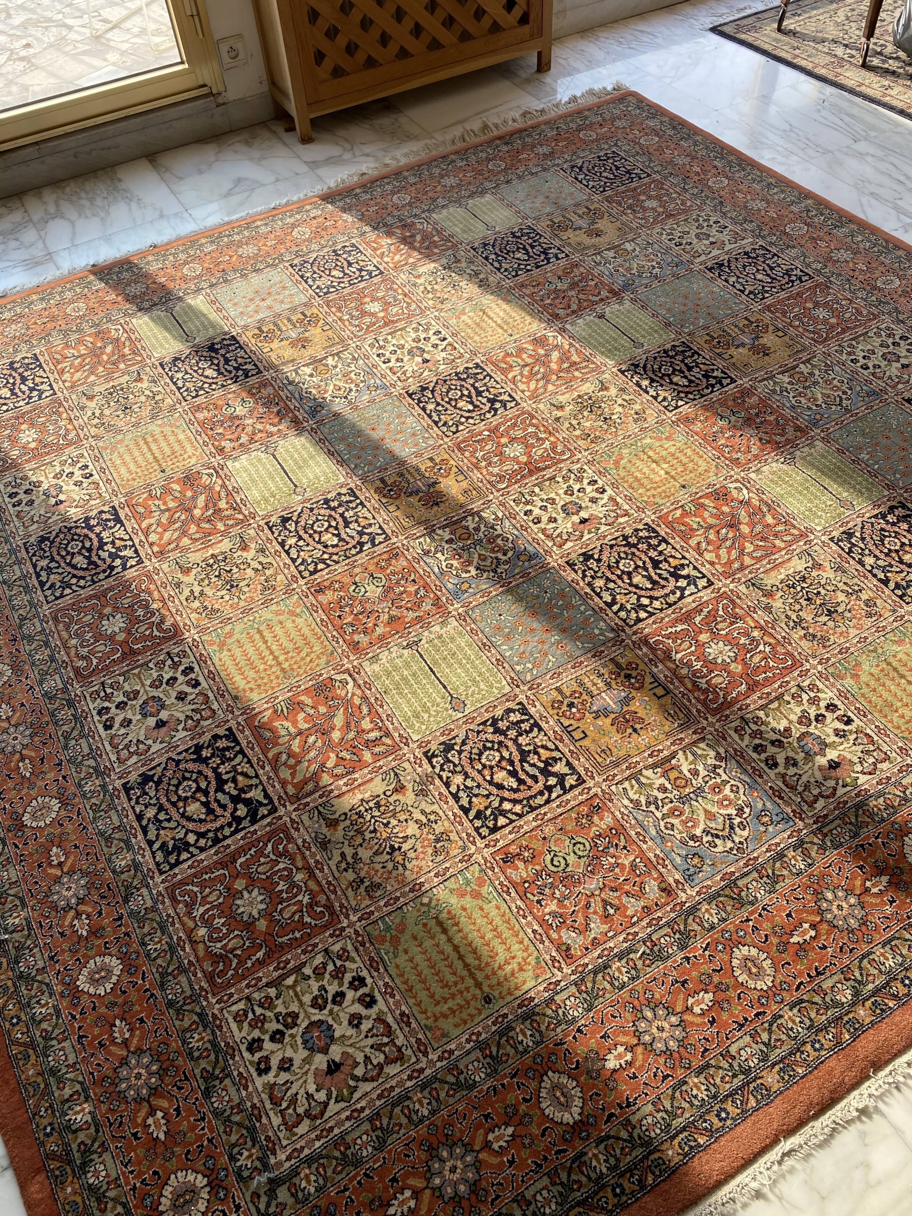 Patterned square carpet 252x252cm