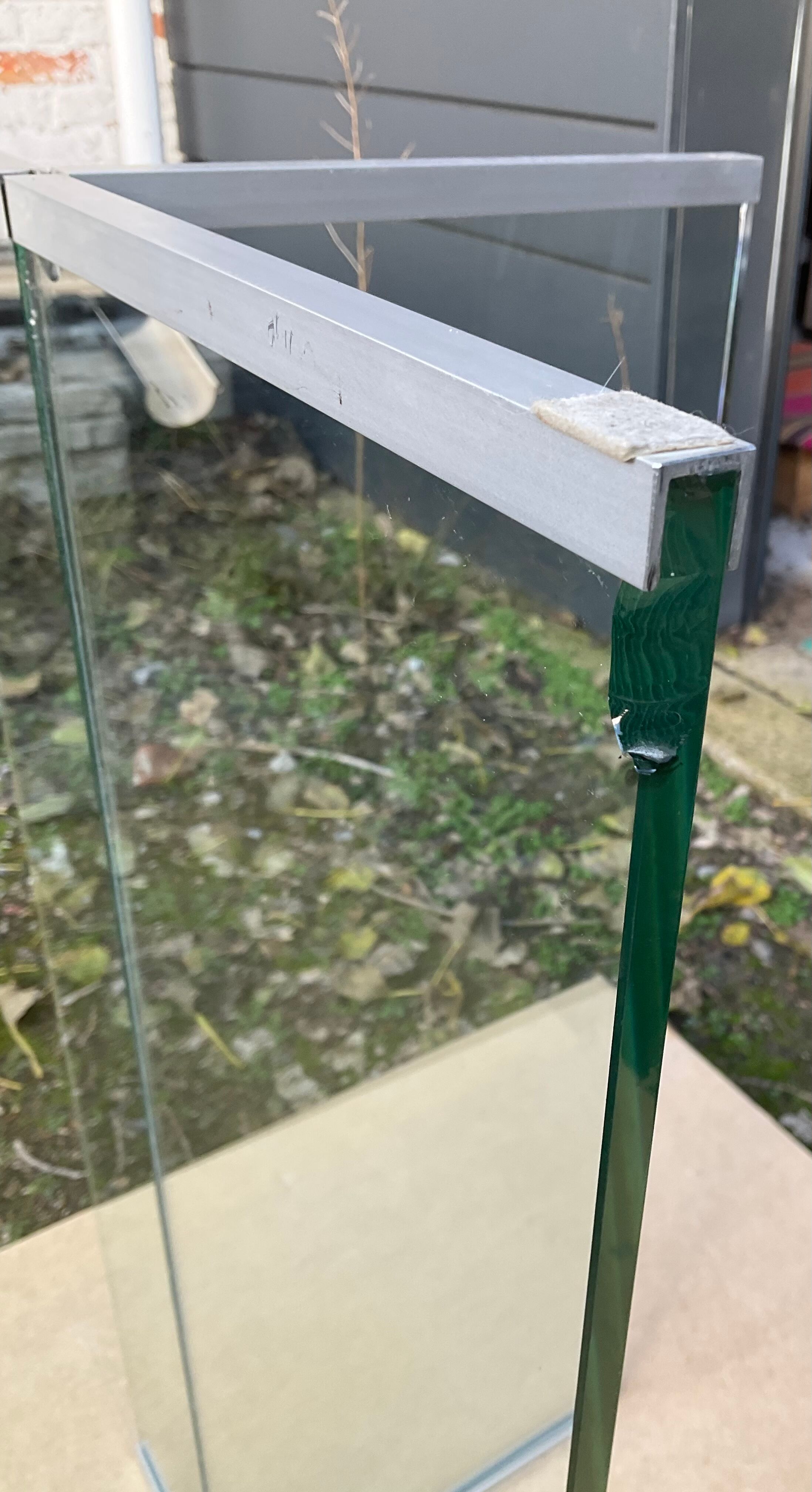 Dining table 70-80s in granite and tempered glass