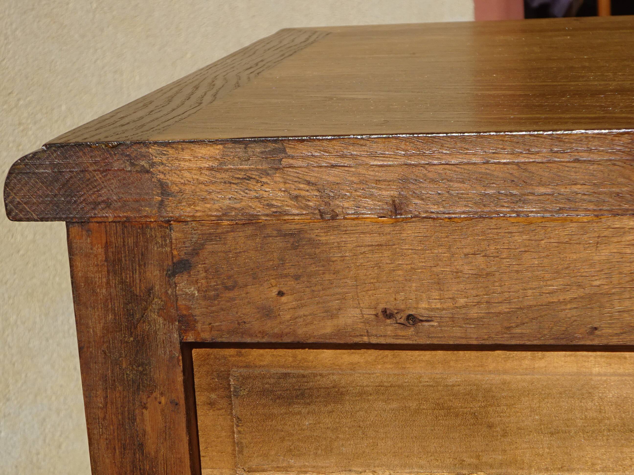 Rustic wooden confiturer