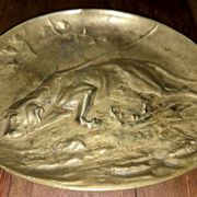 tray / gilded bronze bowl depicting a hunting dog
