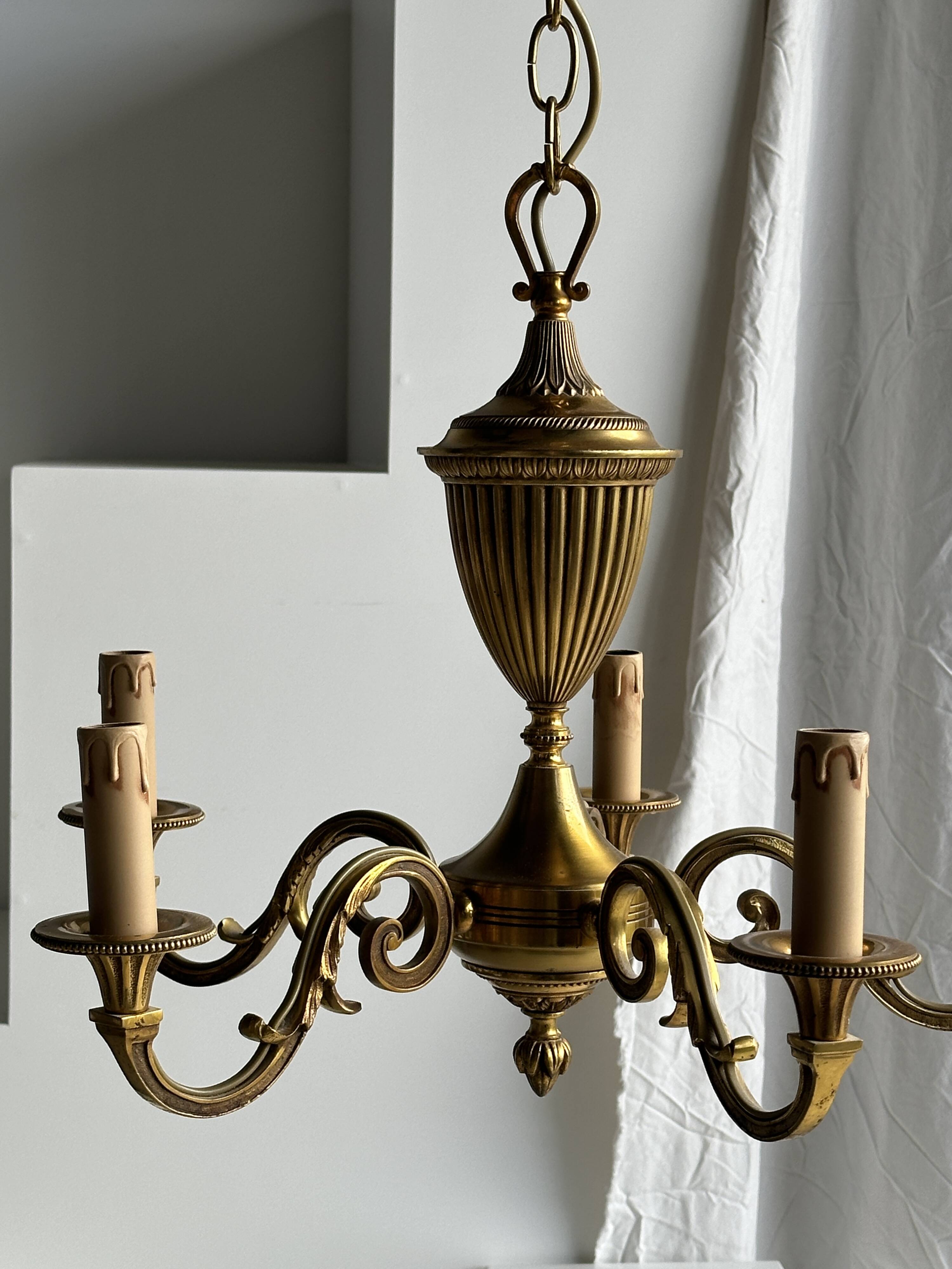 Classic 5-light gold chandelier