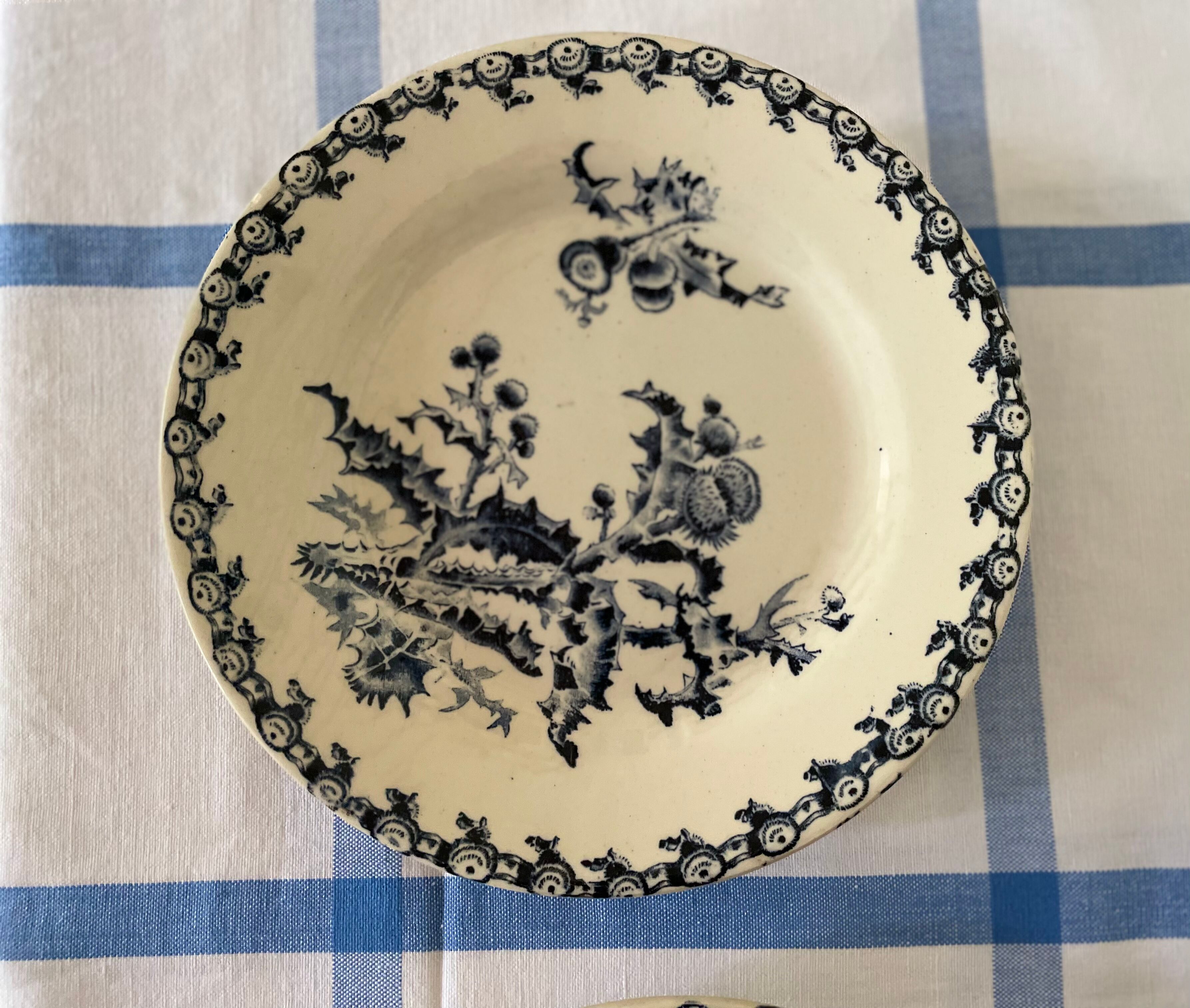 Flat plates Gien thistles