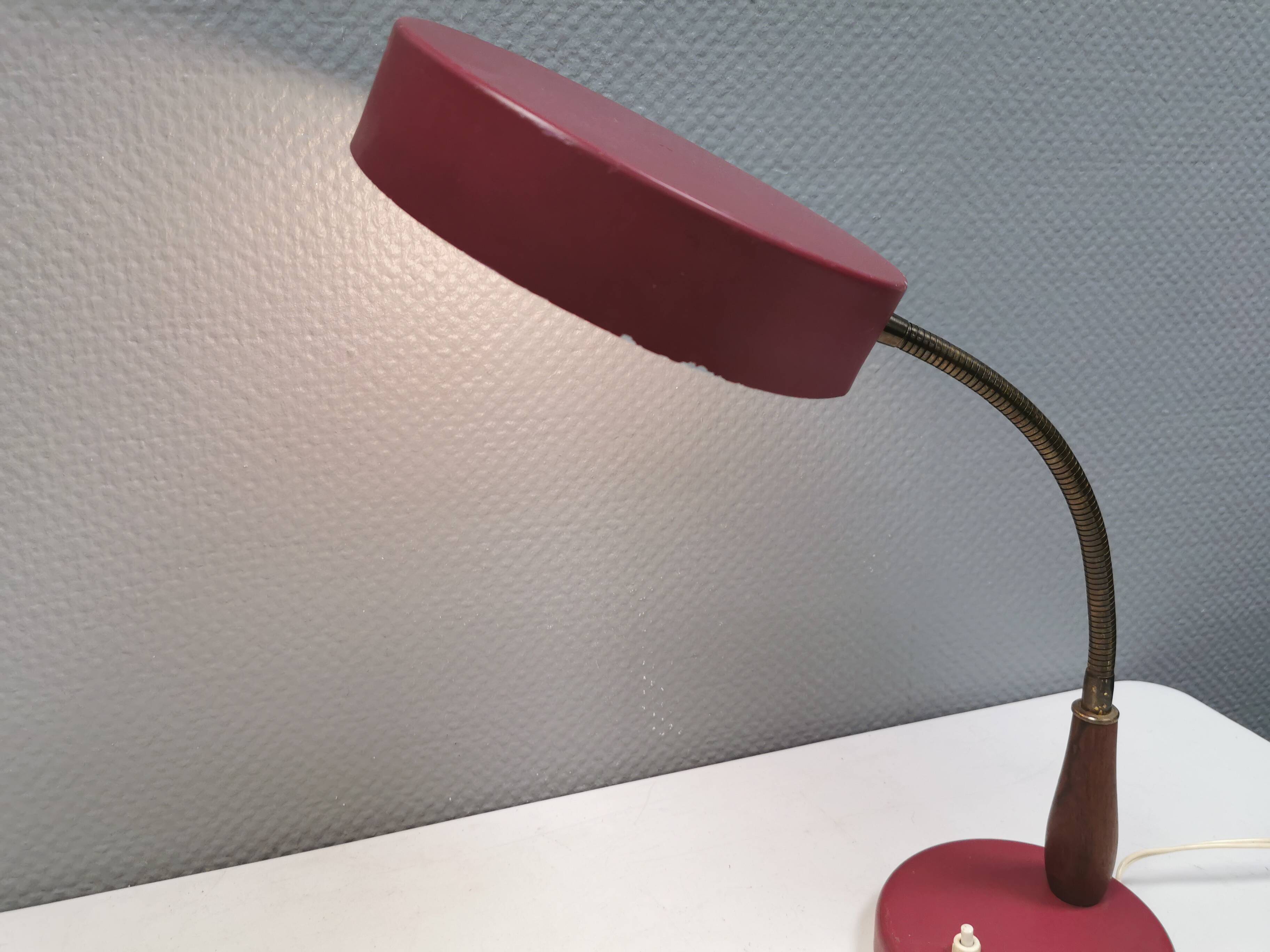 Table lamp in aubergine coloured metal, brass bend and teak wood 1960-70s