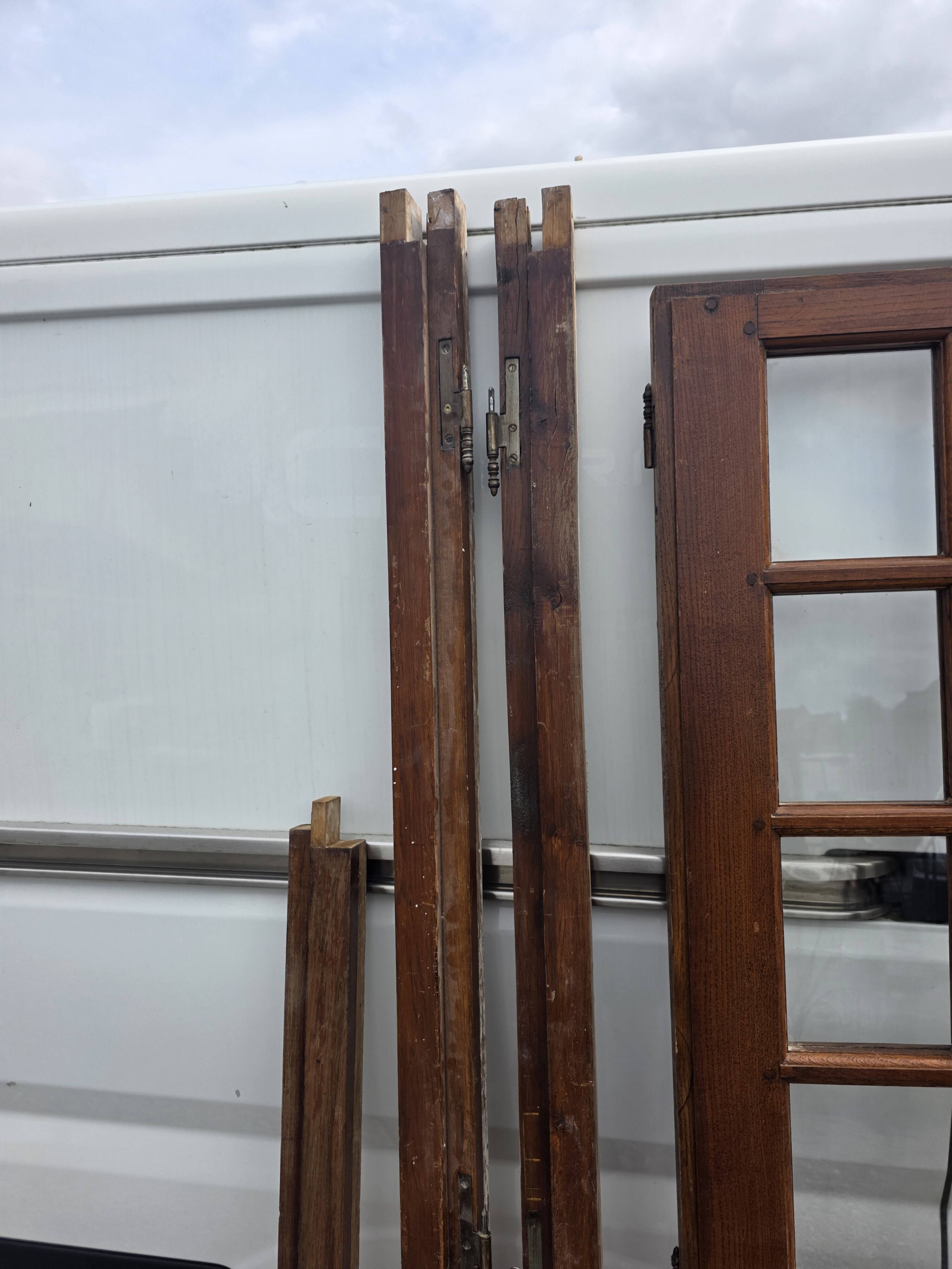 Paire de portes de séparation en chêne petits carreaux XXe