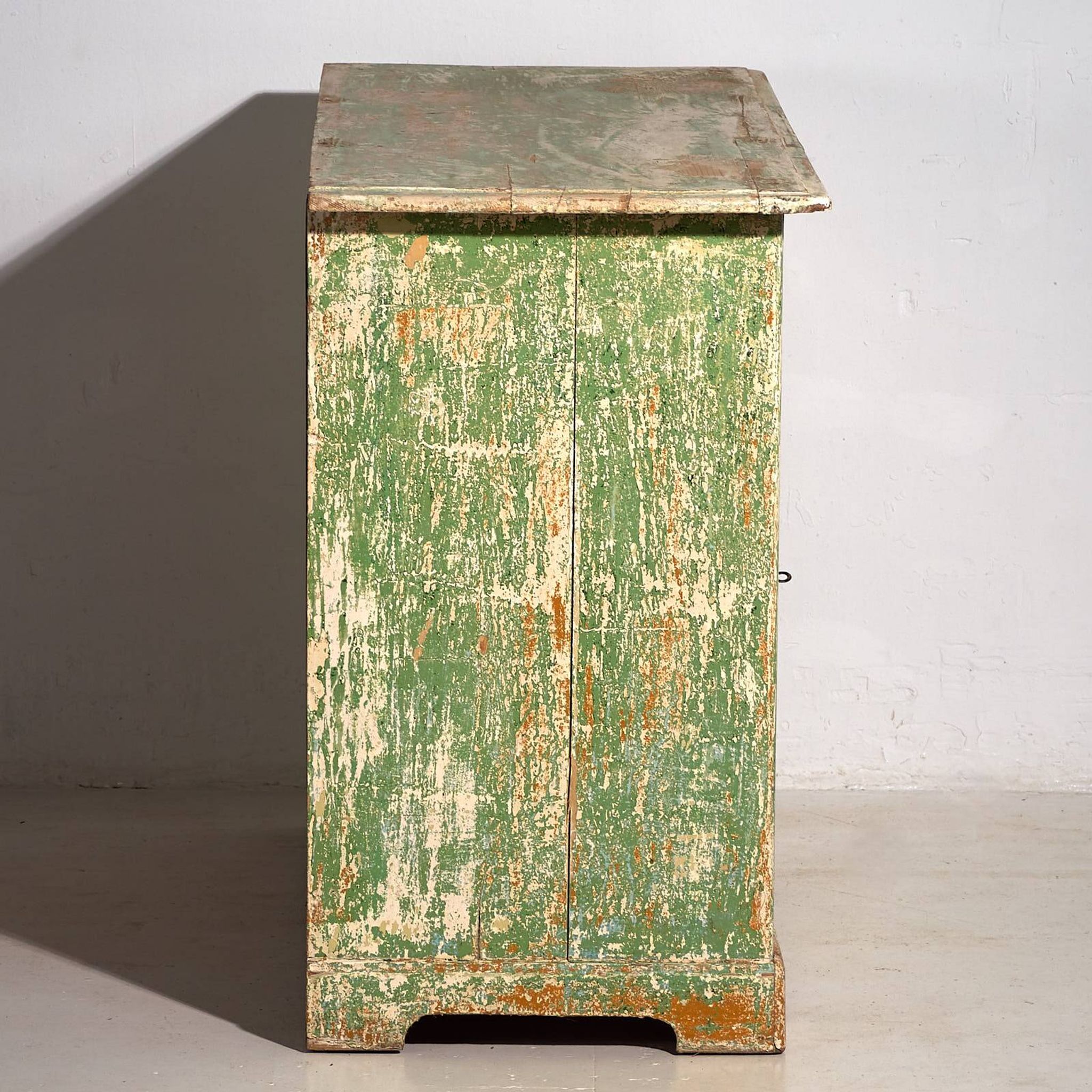 Old bedroom chest of drawers with green tones (c.1920) #8