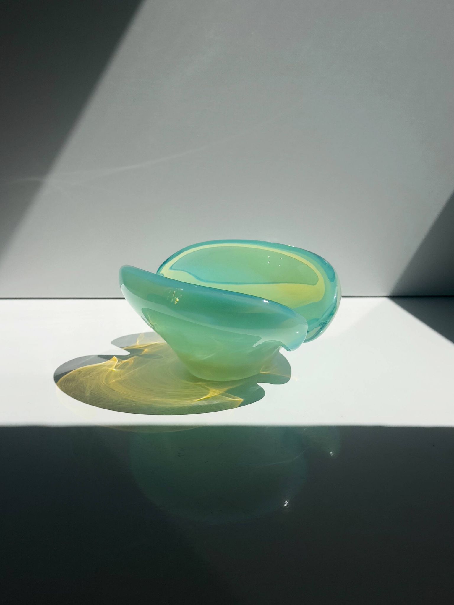 Vintage Murano uranium glass ashtray / vide poche, sommerso glass