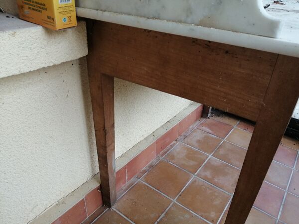 Table de toilette ou coiffeuse en marbre