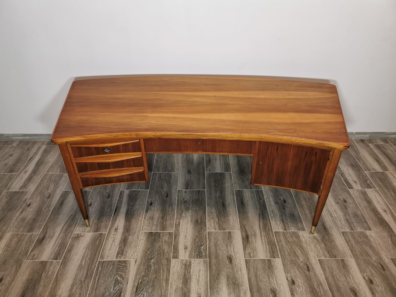 Bureau du milieu du siècle