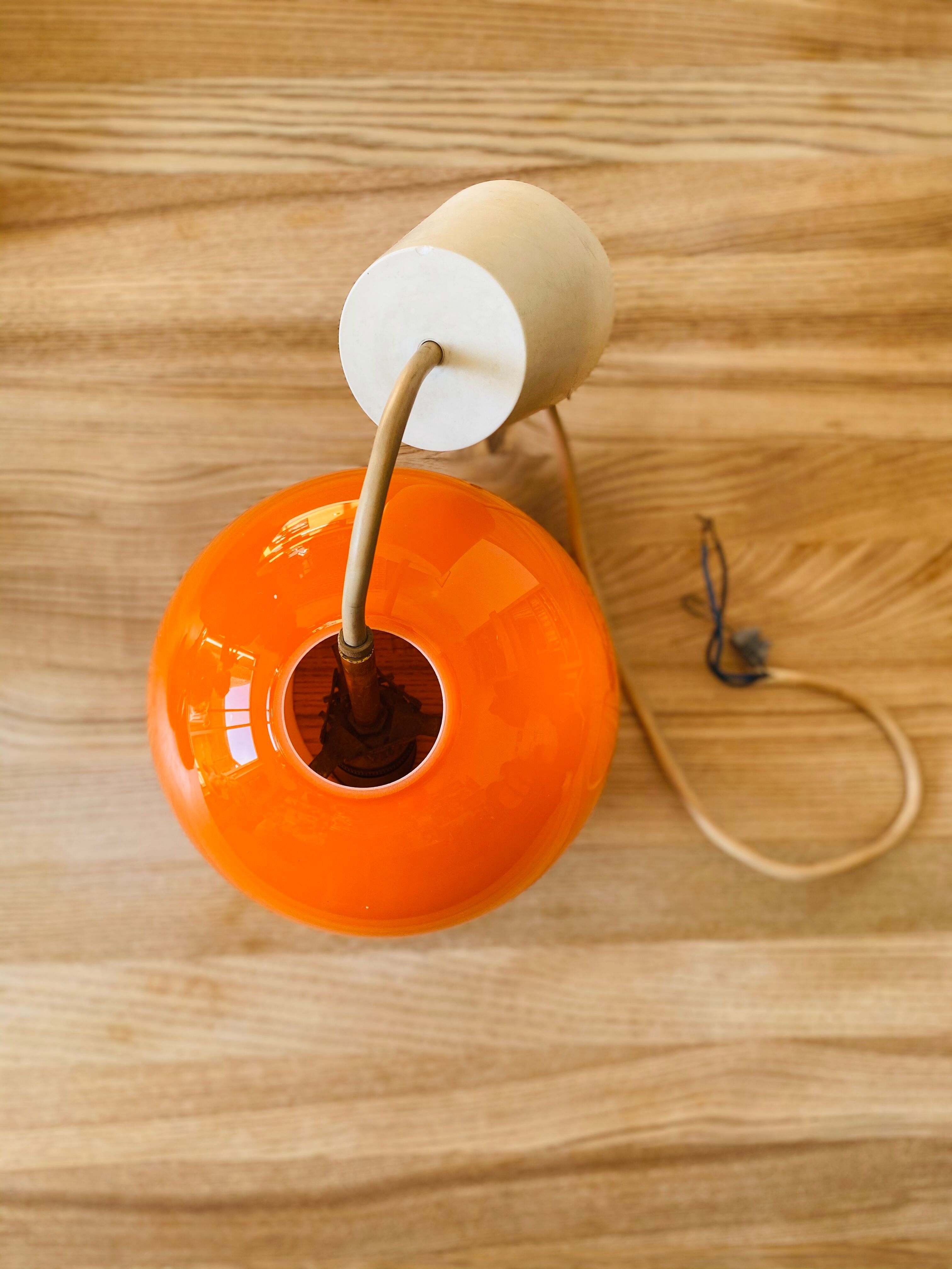 Hanging in orange opaline