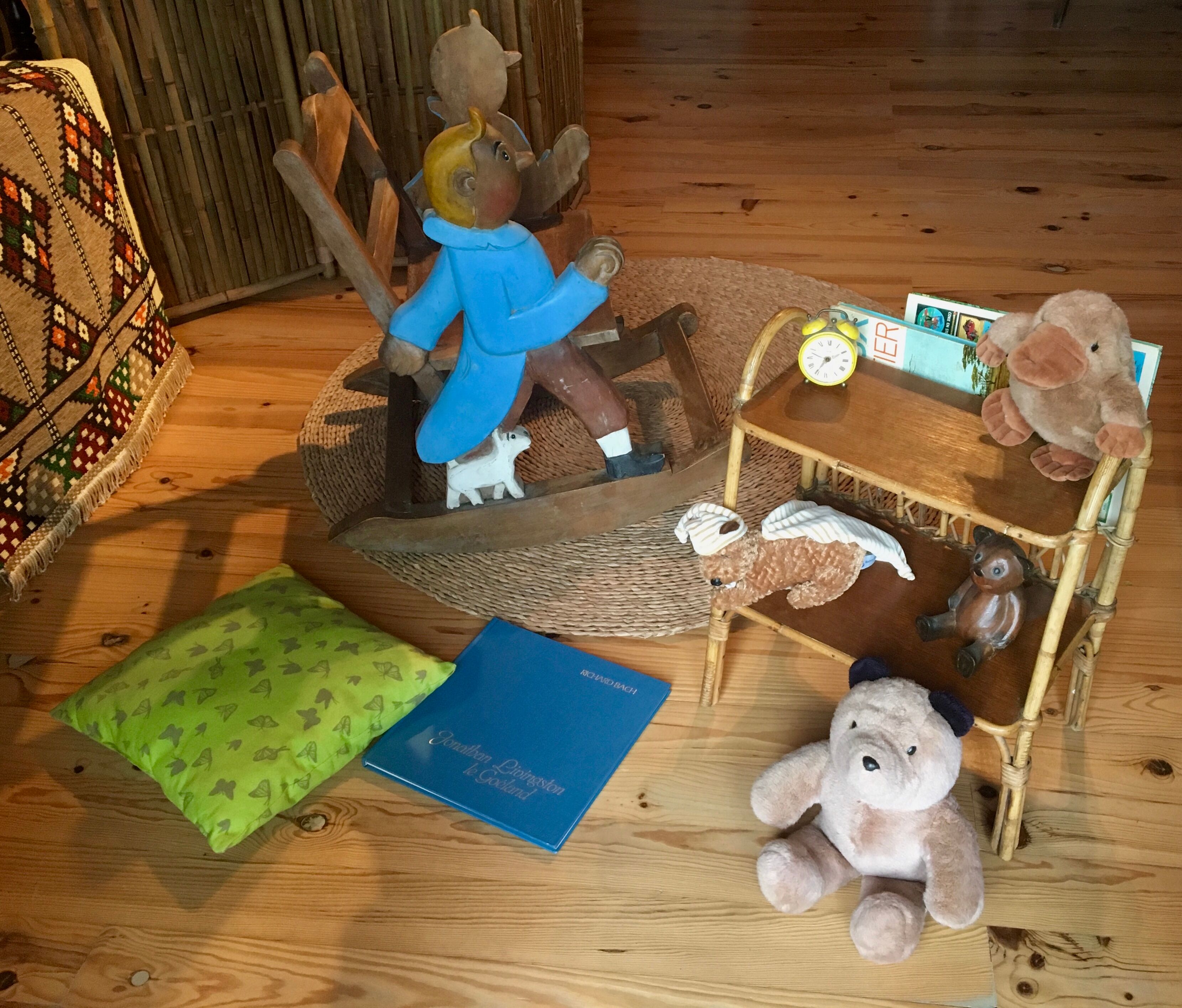Side table with rattan magazines rack