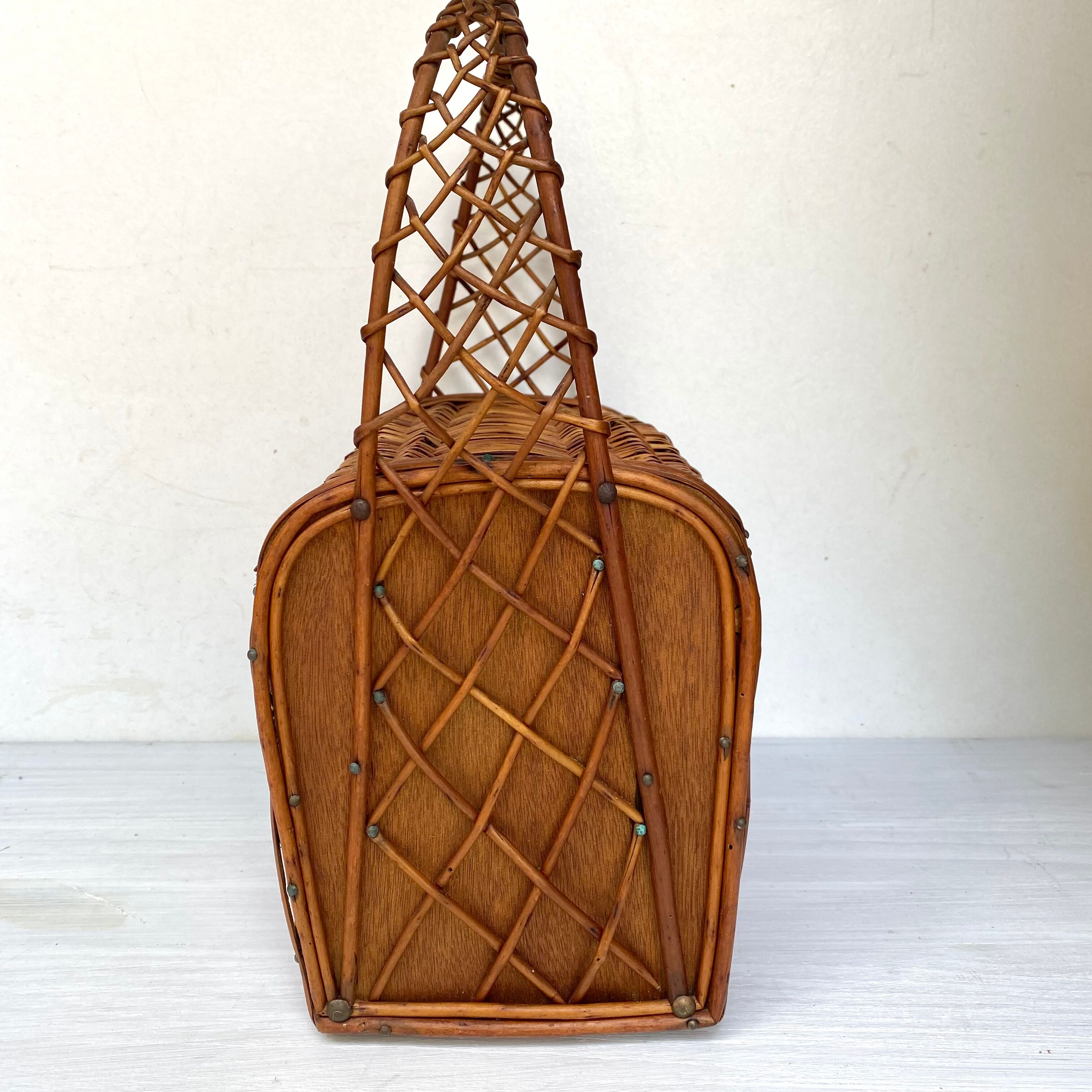 Vintage wicker basket handbag