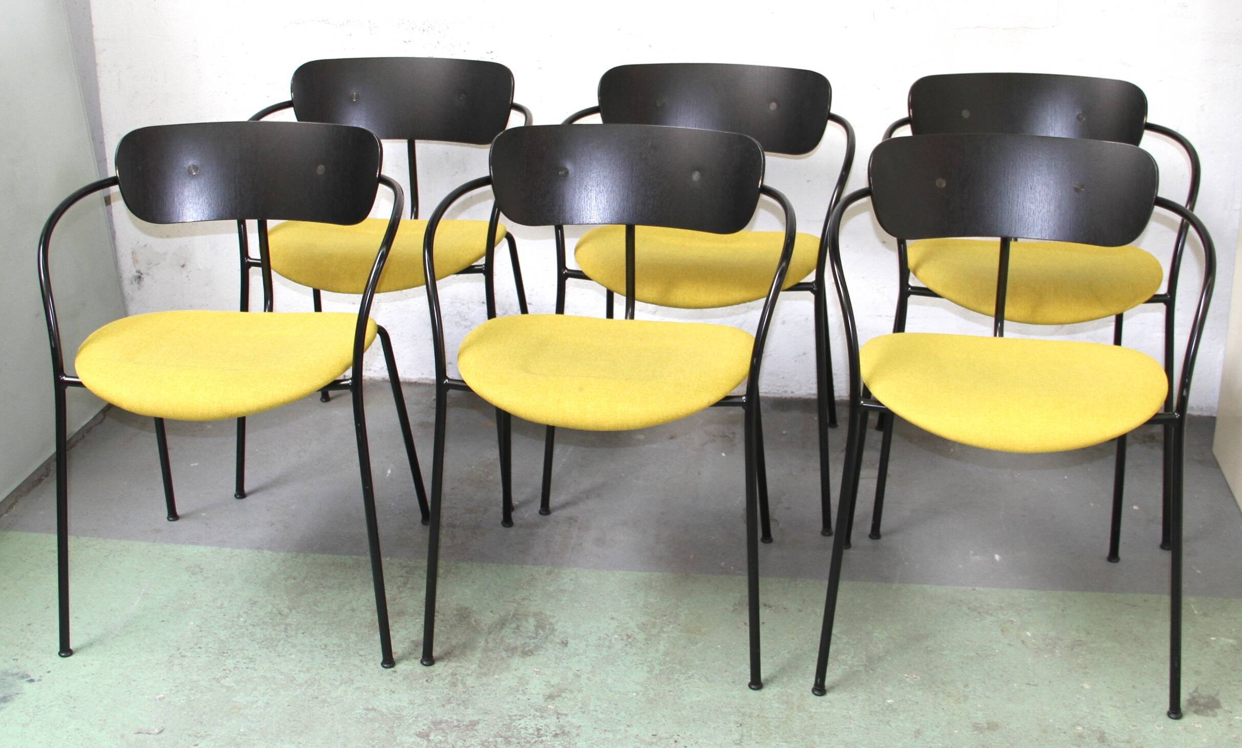 Pavilion AV4 chair, & Tradition