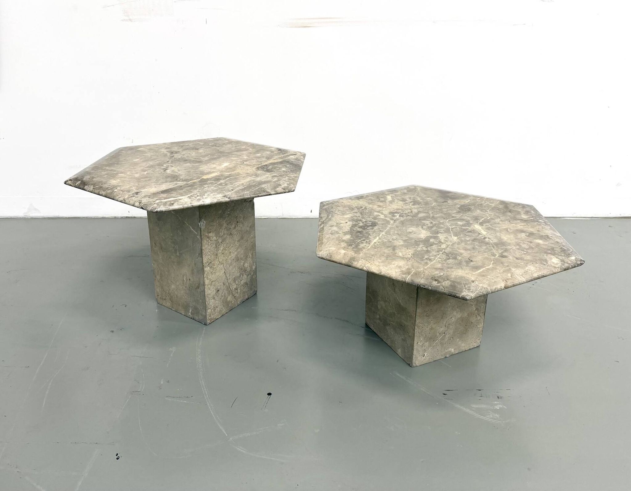 Paire de tables basses italiennes en marbre, circa 1970