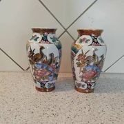2 Japanese-style decorative vases