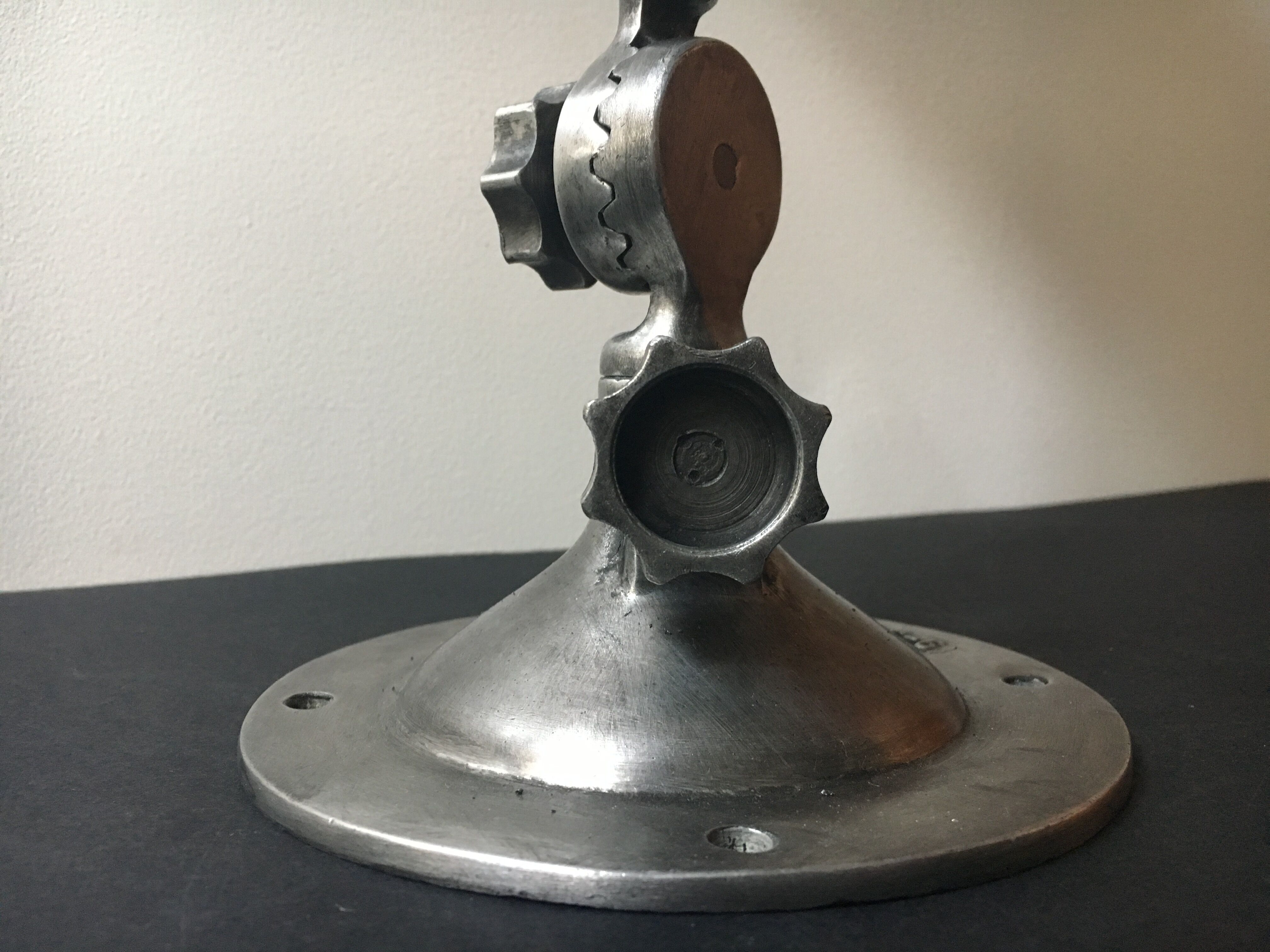Old lamp wall mounted articulated