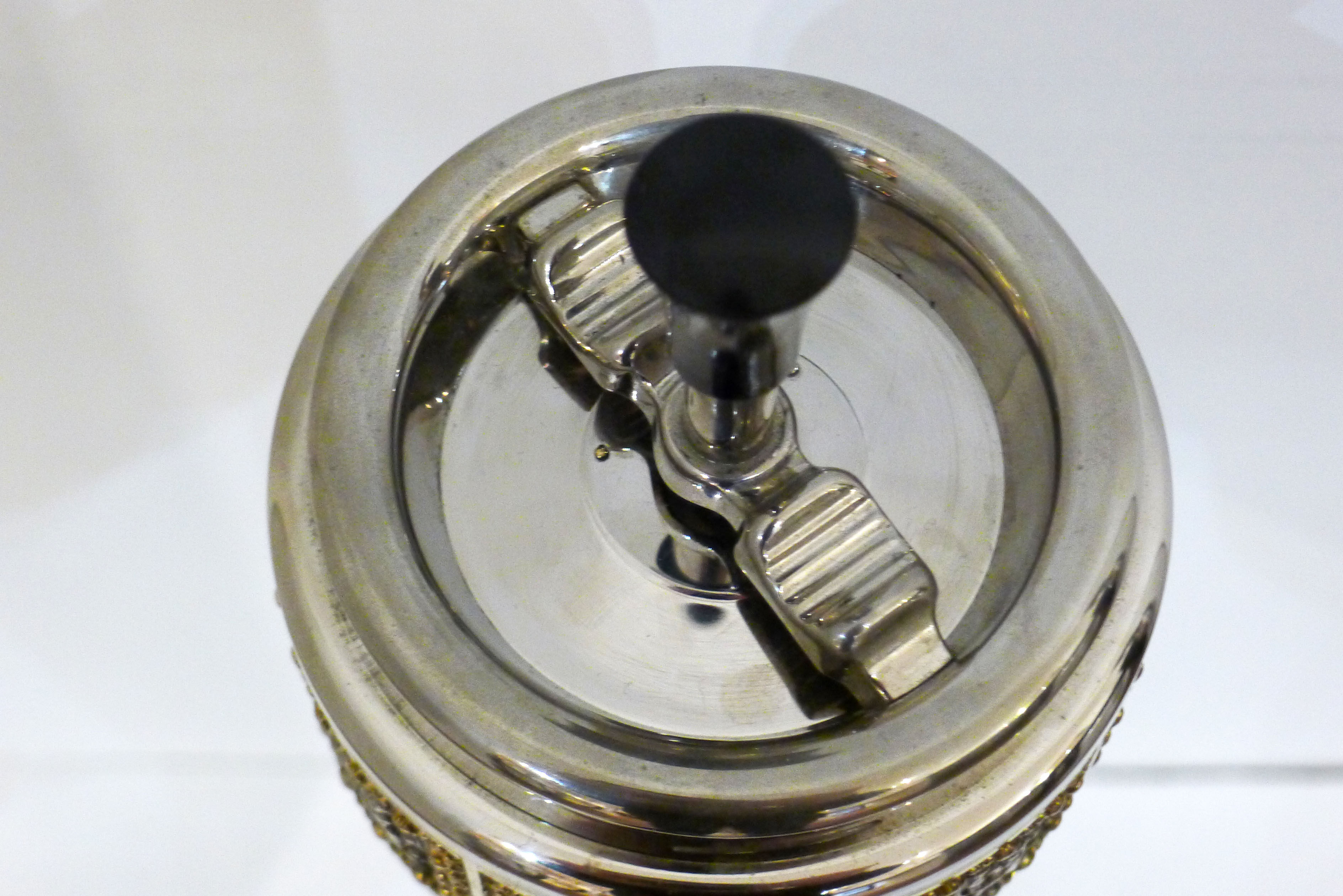 "Roulette ashtray Germany" bas-relief décor