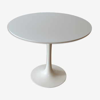 1960s white tulip dining table by Maurice Burke For Arkana Uk