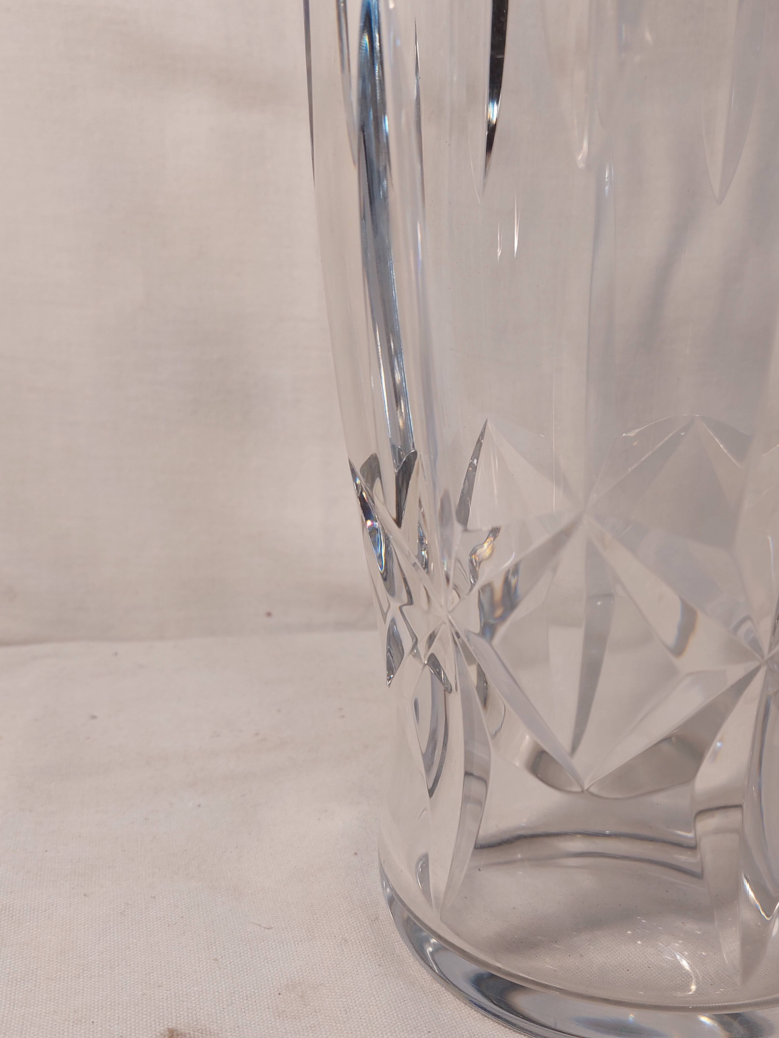 Baccarat crystal vase with chiseled motifs