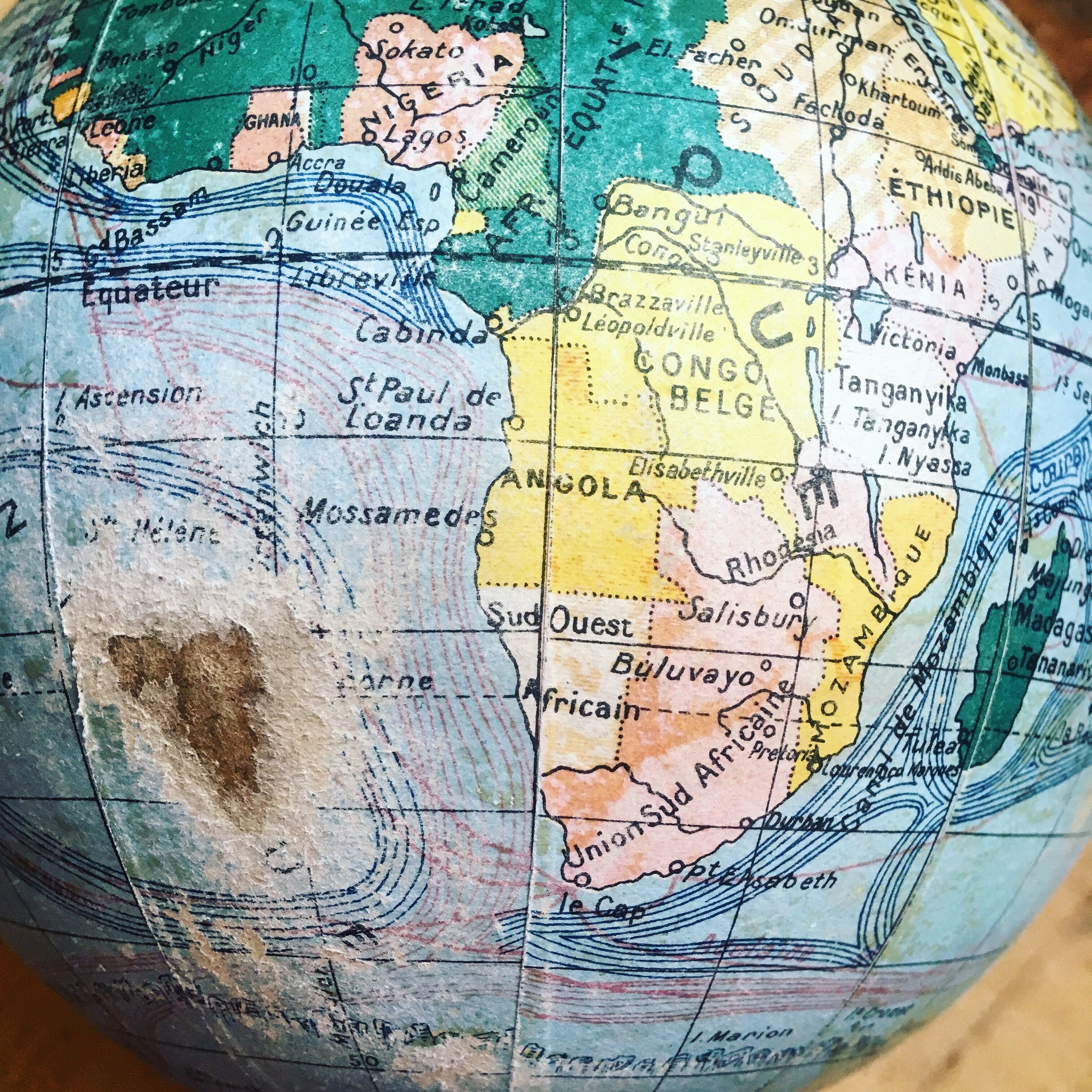 Former globe of the 40s/50s in boiled cardboard of the brand Taride