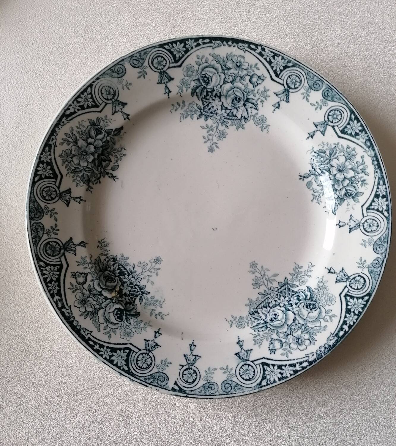 4 Saint Amandinoise dessert plates Pompadour collection