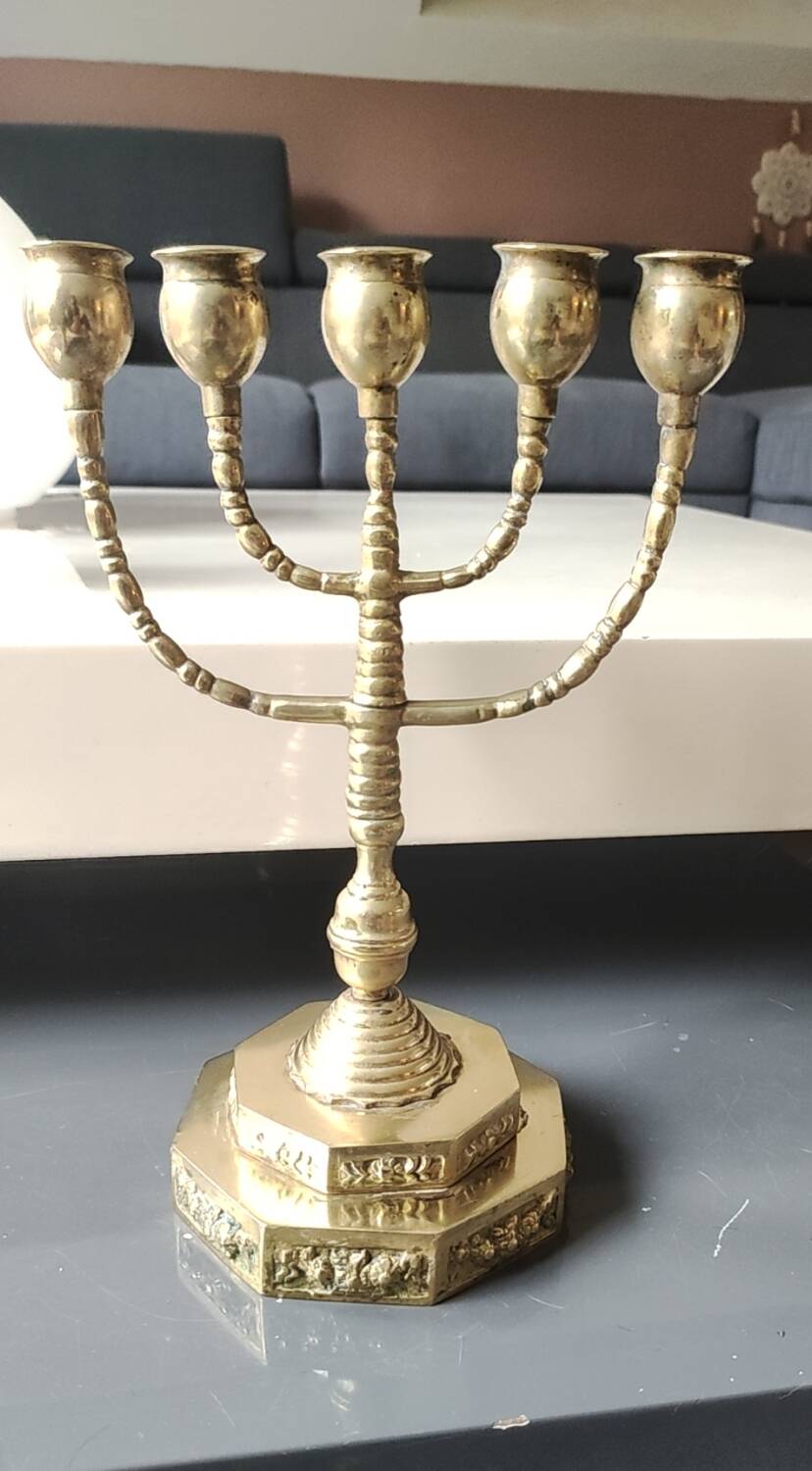 5-branched Jewish menorah/candlestick. Dedicated to mourning. In gilded bronze.