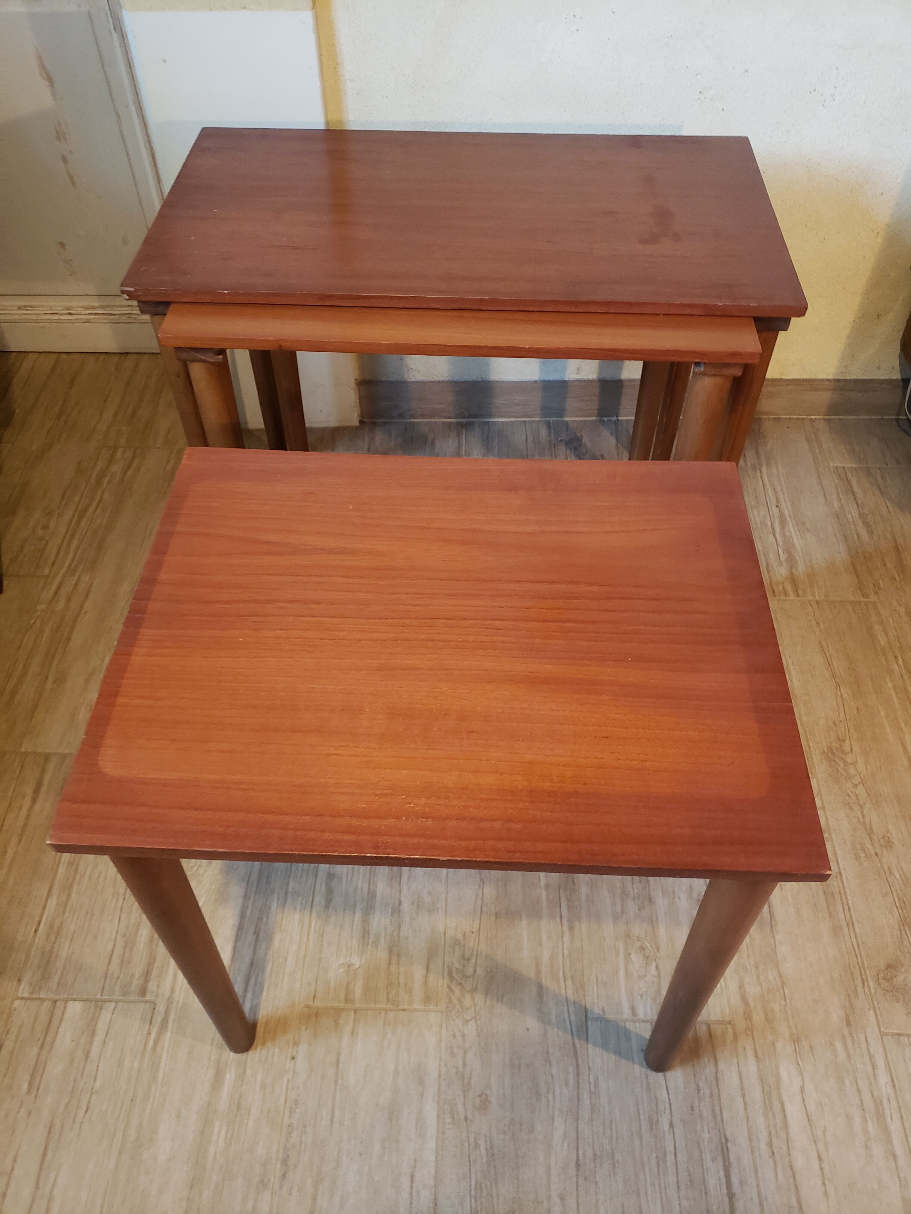 Scandinavian vintage gigognes tables