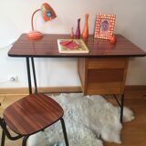 Bureau et chaise en formica