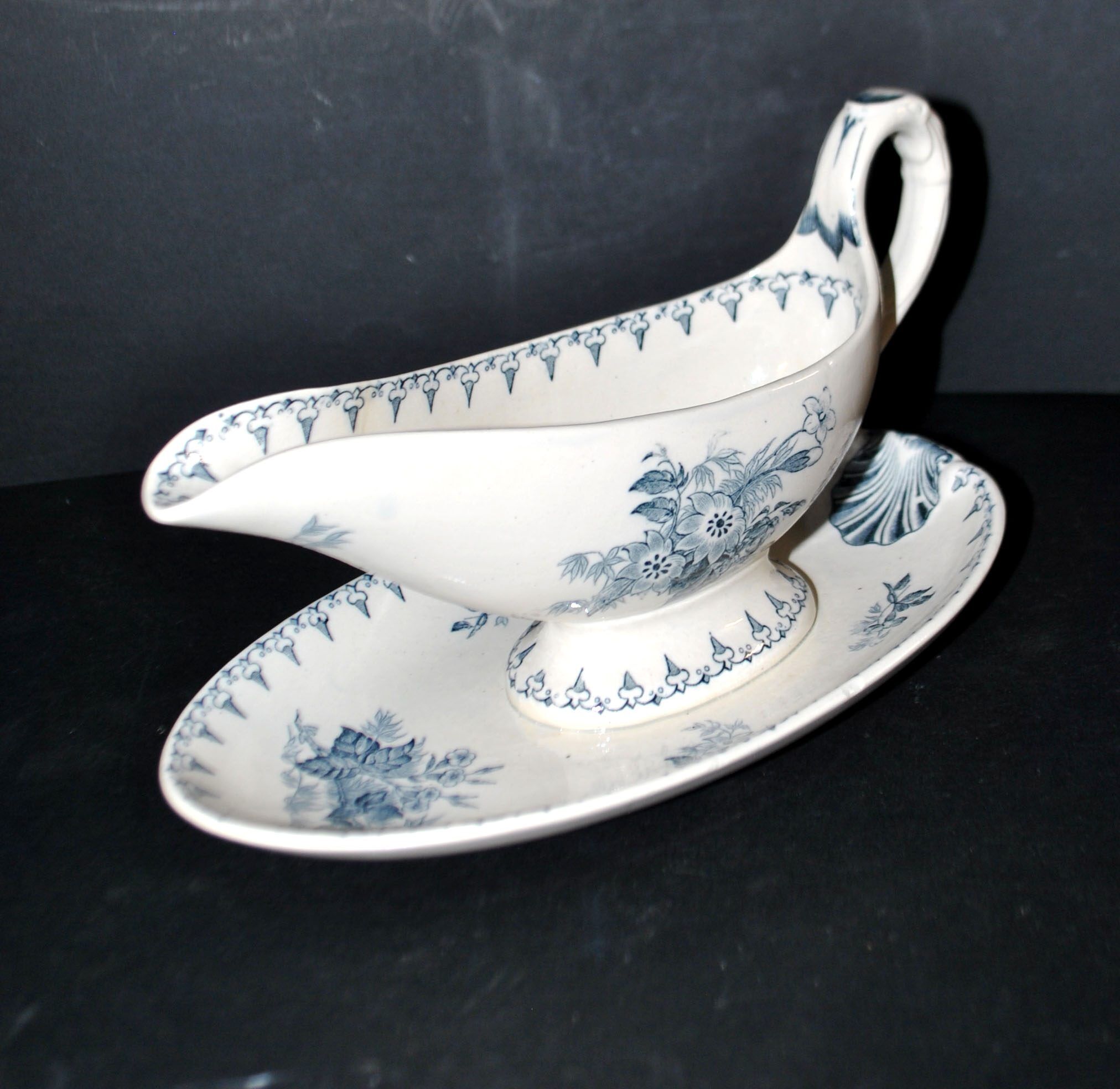 Saucière Flore ancienne en faïence opaque Sarreguemines Utschneider