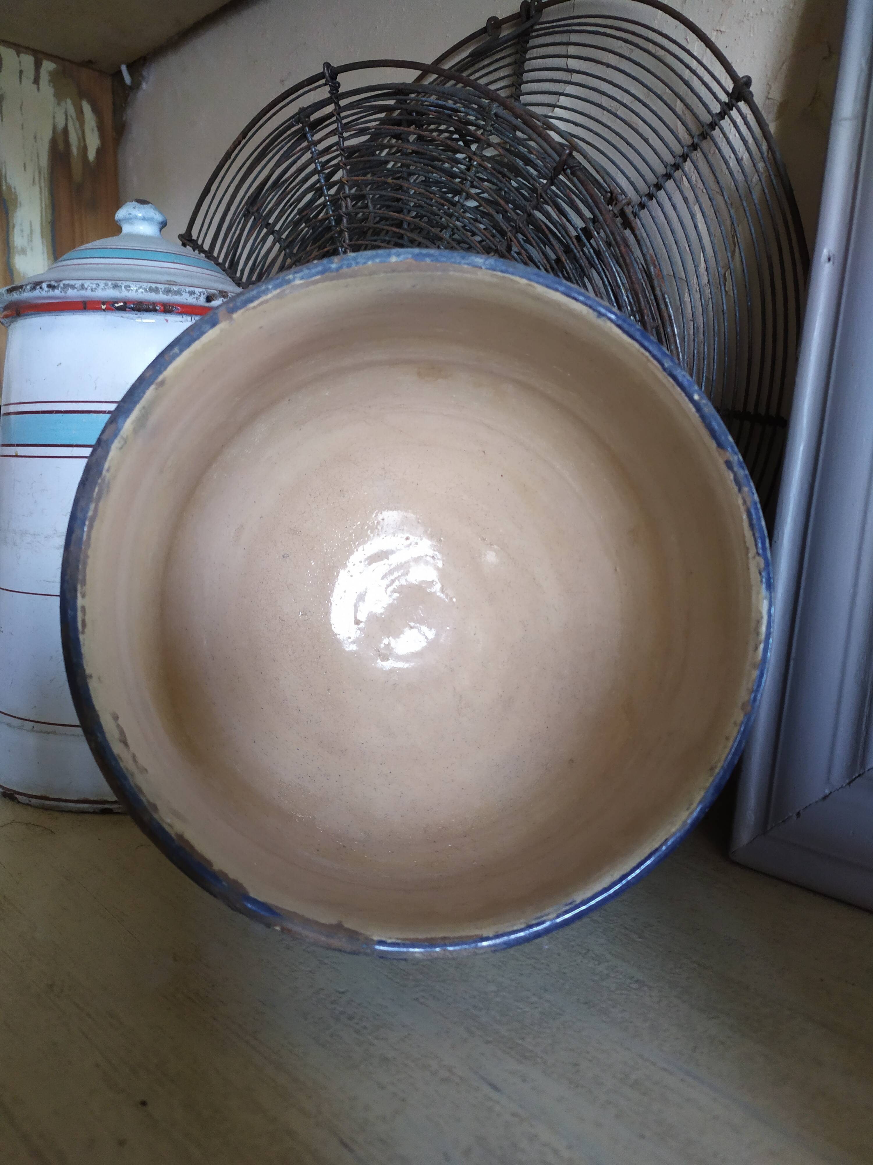 Stoneware salad bowl