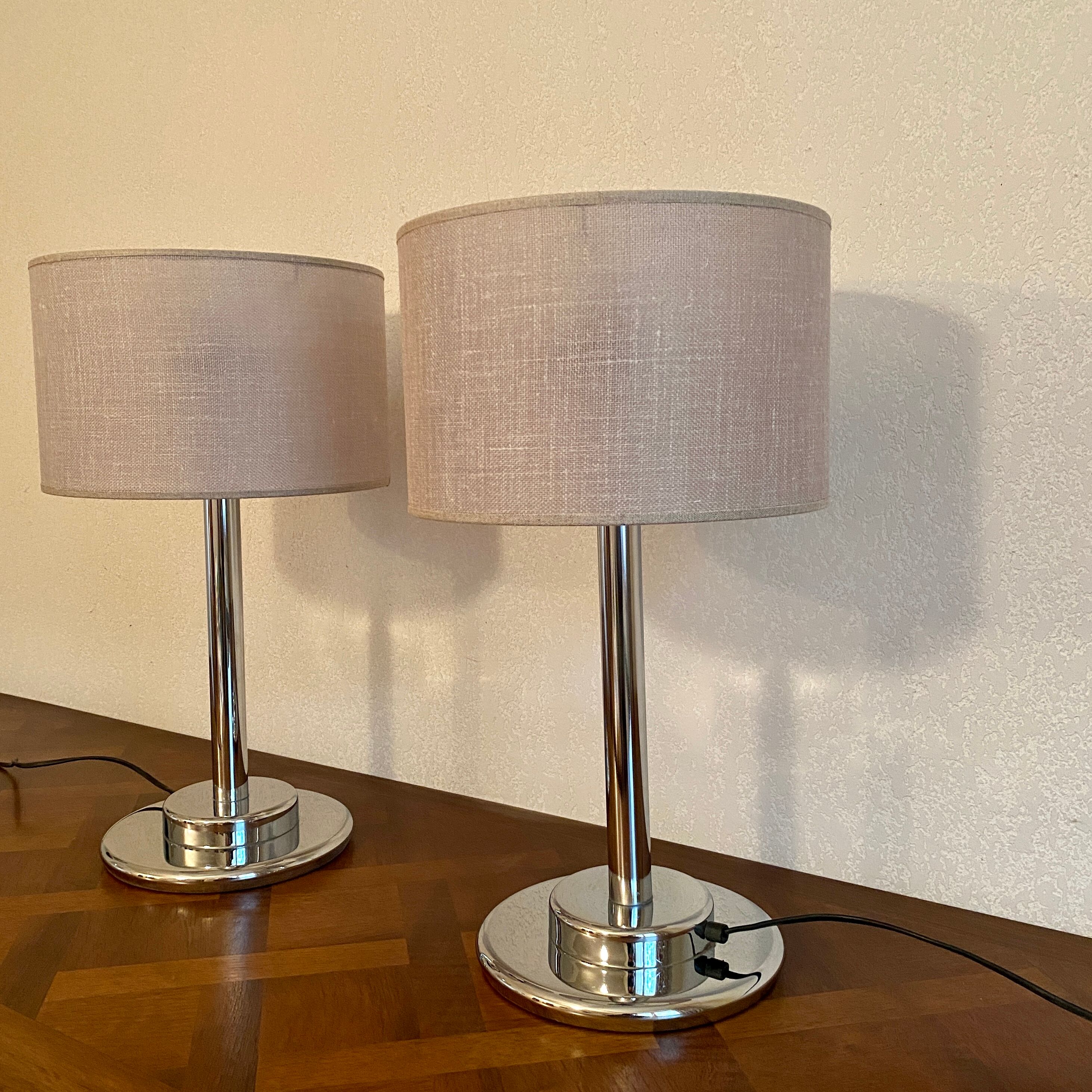 Paire de lampes  en métal chromé 1970