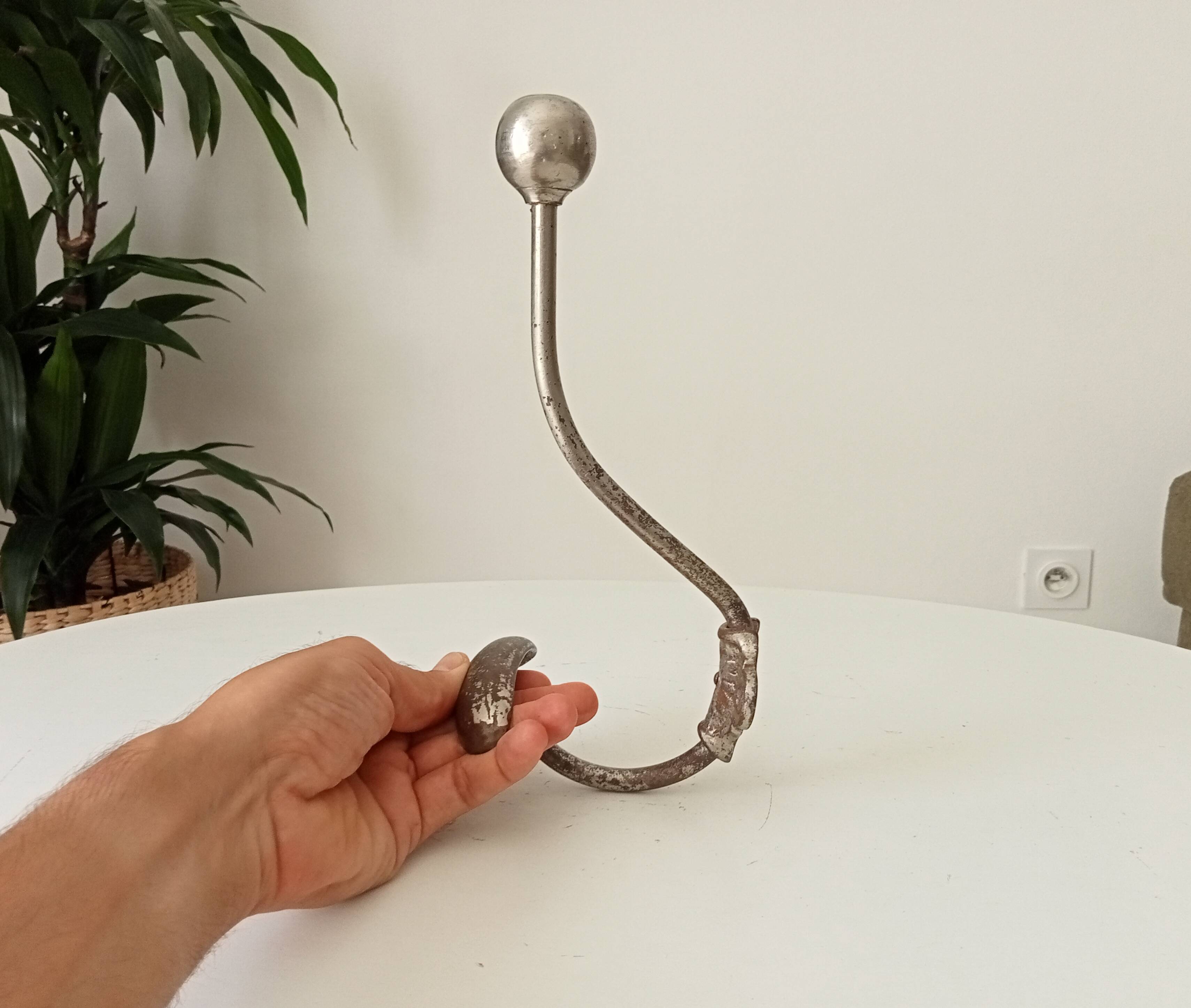 Patère porte manteau mural ancien en acier