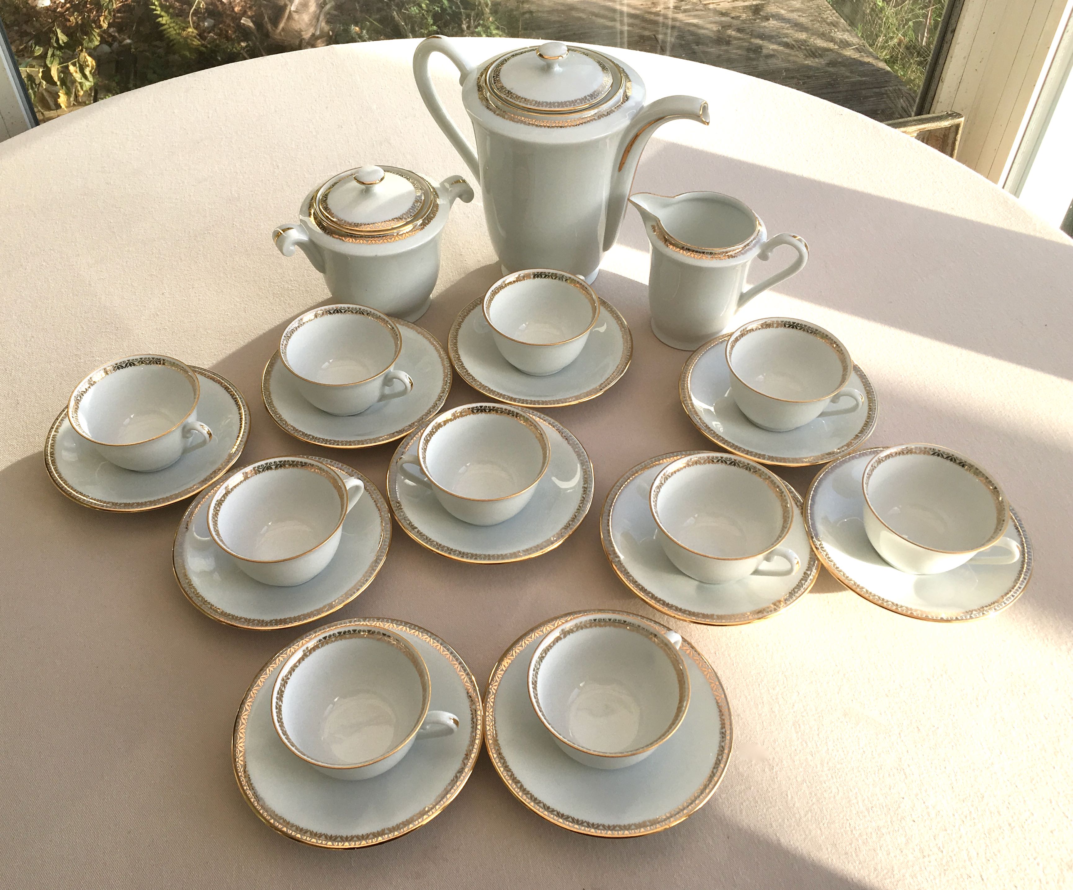 Coffee service for 10 people in Limoges porcelain