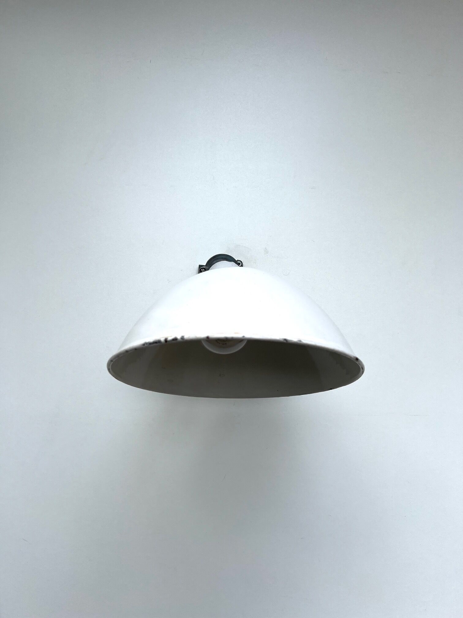 White enamelle tole wall lamp ø 31 cm brand benjamin usa