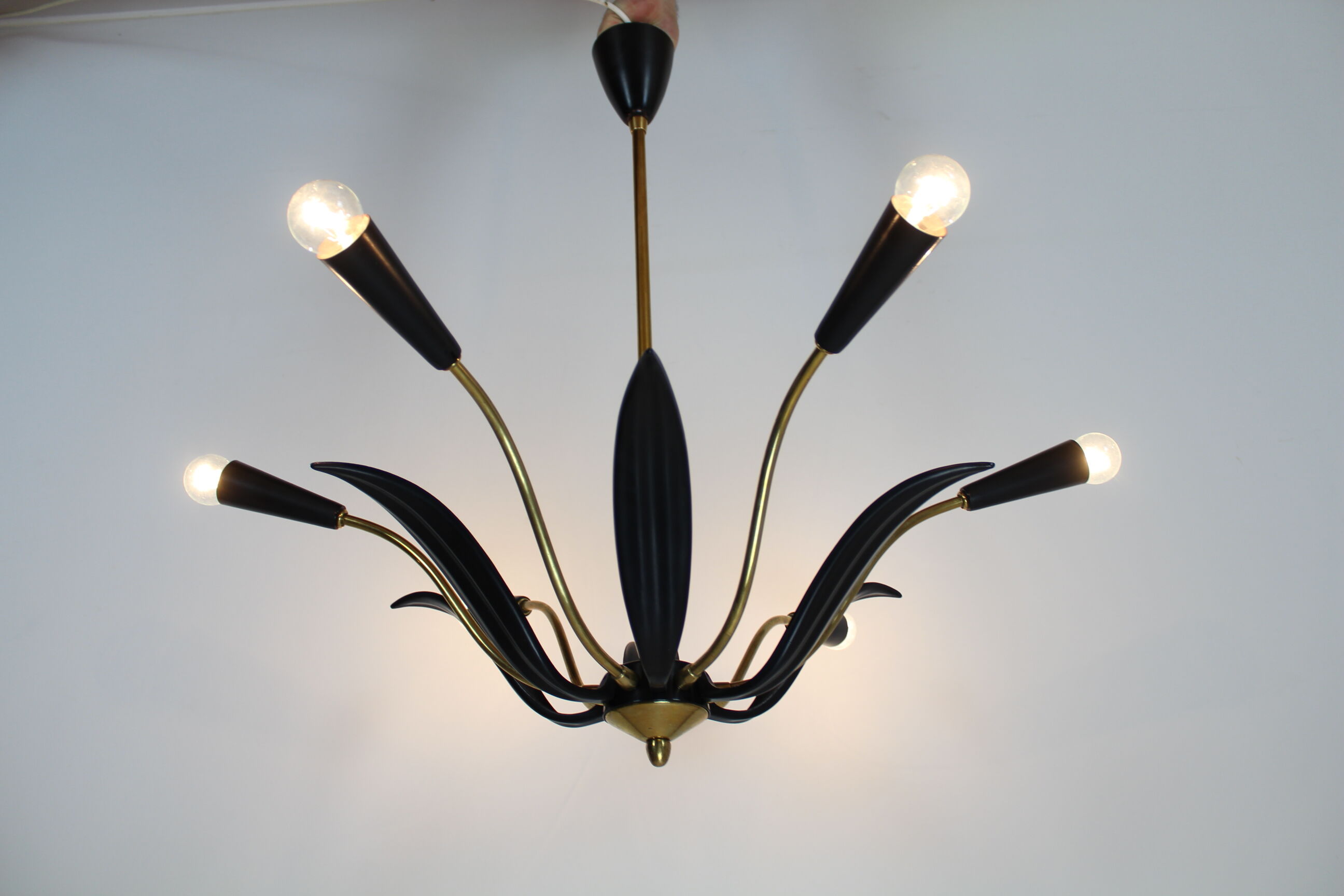 Plafonnier flower petals in Bakelite and aluminum cast, Italian sputnik